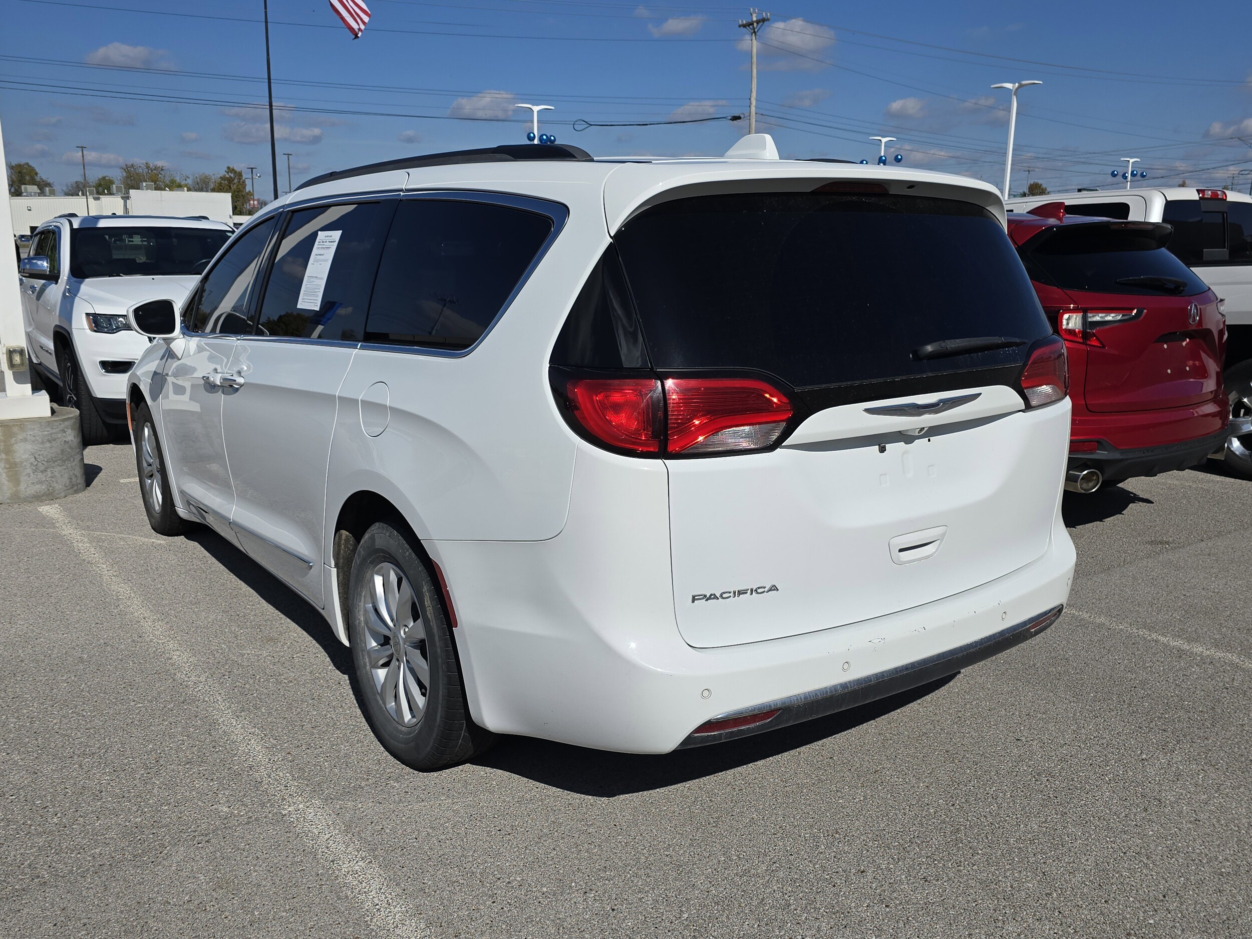 2017 Chrysler Pacifica Touring L photo 4