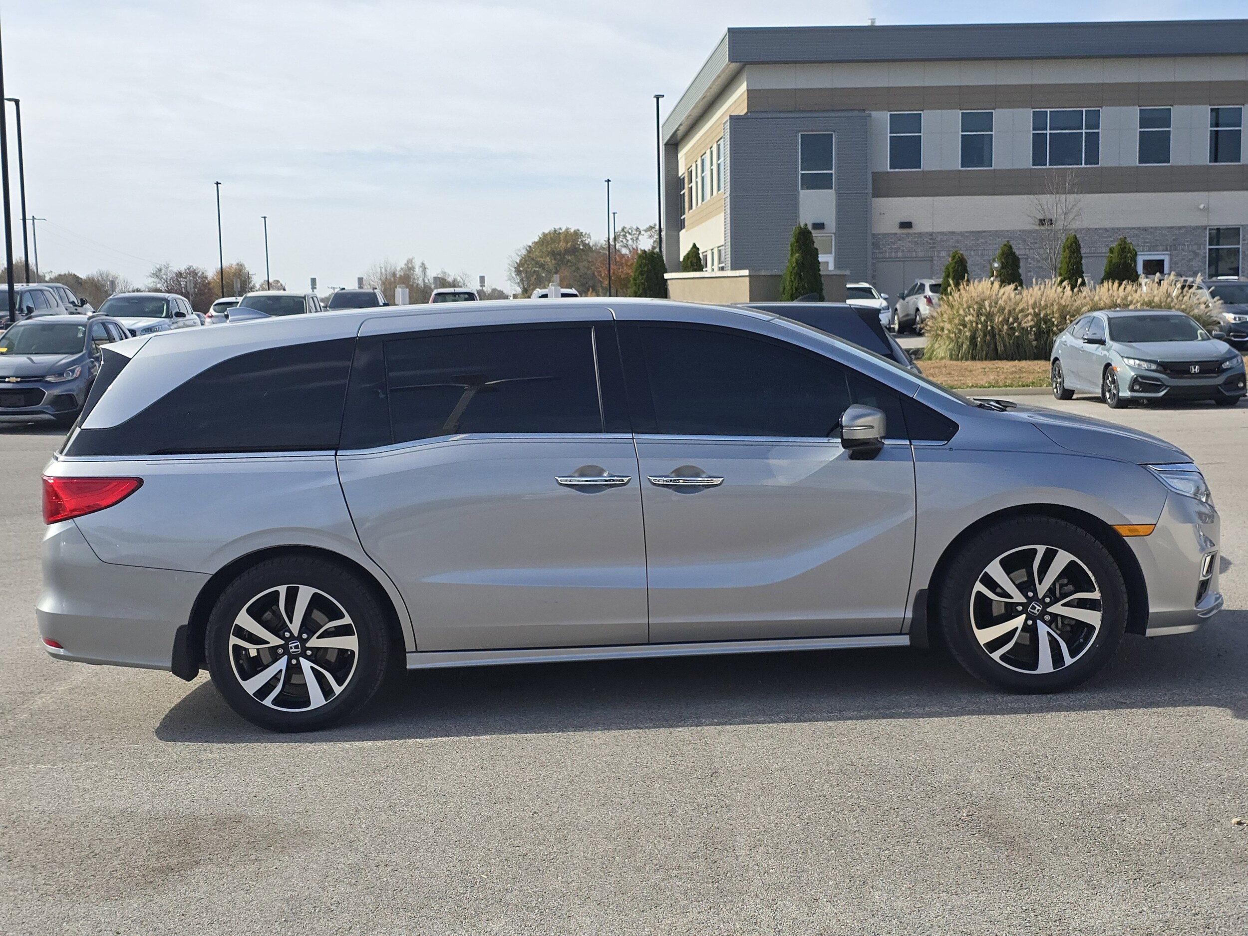 2020 Honda Odyssey Elite photo 2
