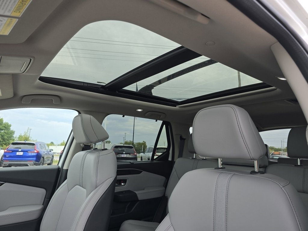 2025 Honda Pilot Touring photo 4
