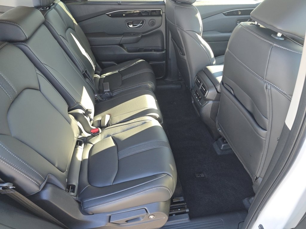 2025 Honda Pilot EX-L - Photo 24