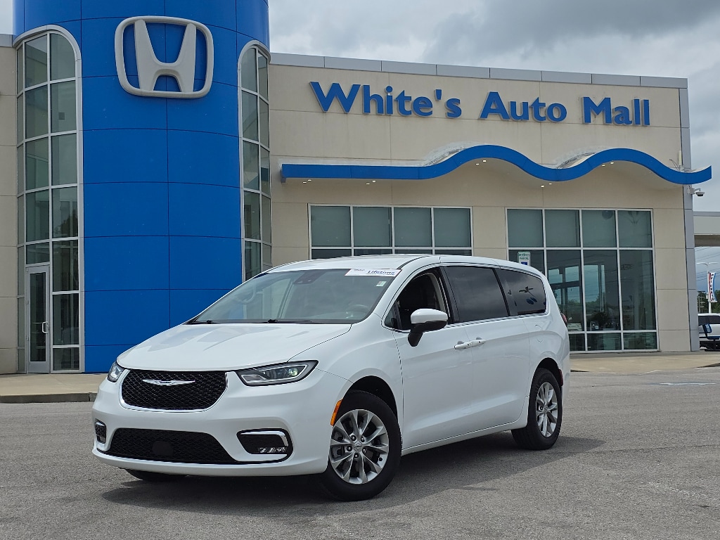 Used 2023 Chrysler Pacifica Touring L Passenger Van