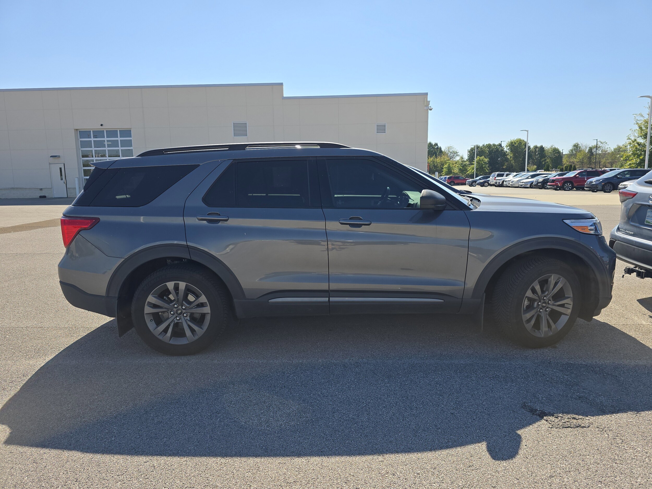 2021 Ford Explorer XLT photo 2