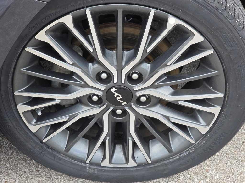 2024 Kia Forte GT-Line photo 3
