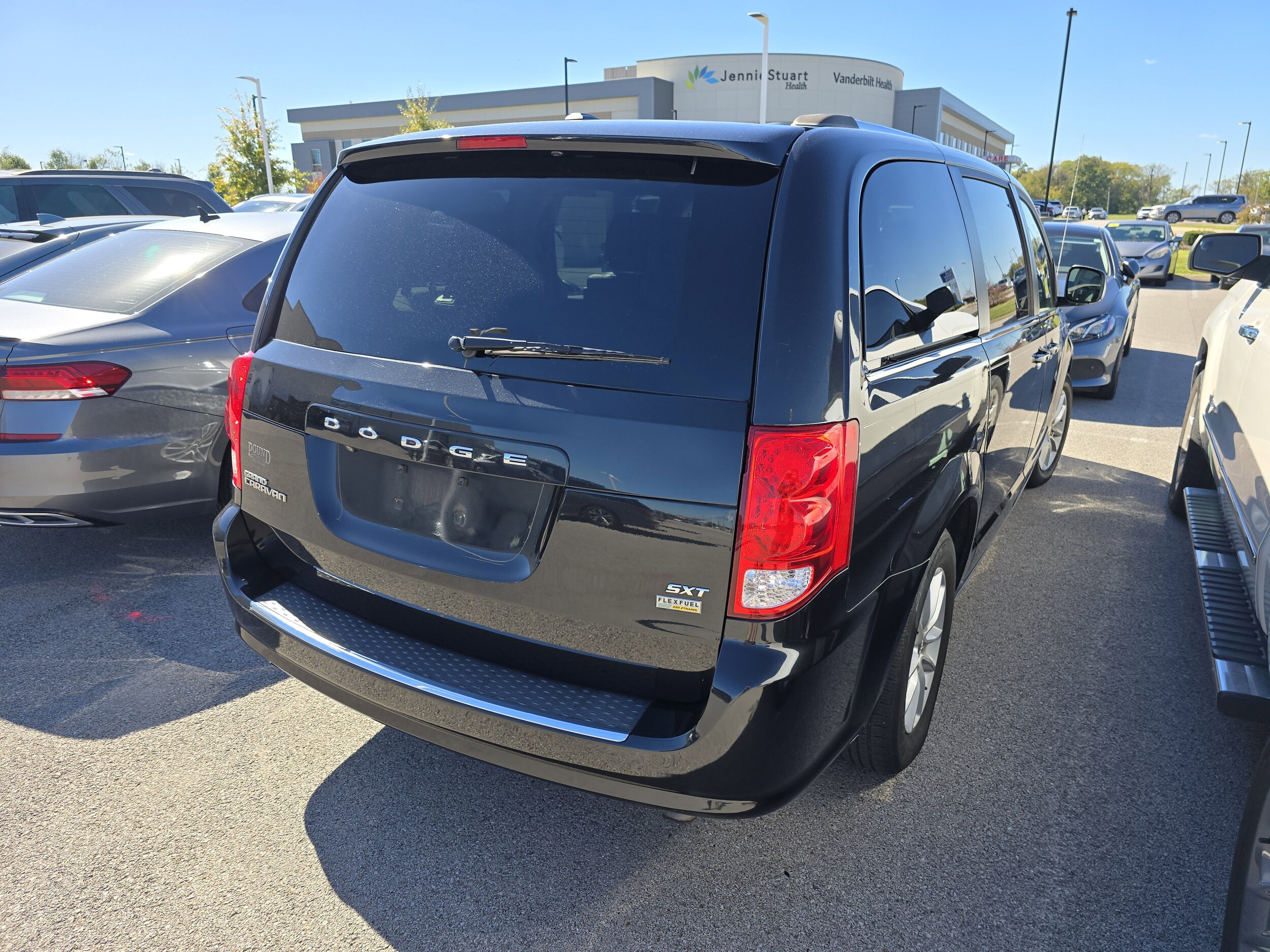 2019 Dodge Grand Caravan SXT photo 2
