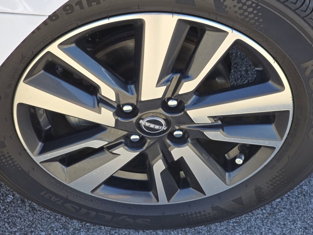 2024 Nissan Versa S photo 3