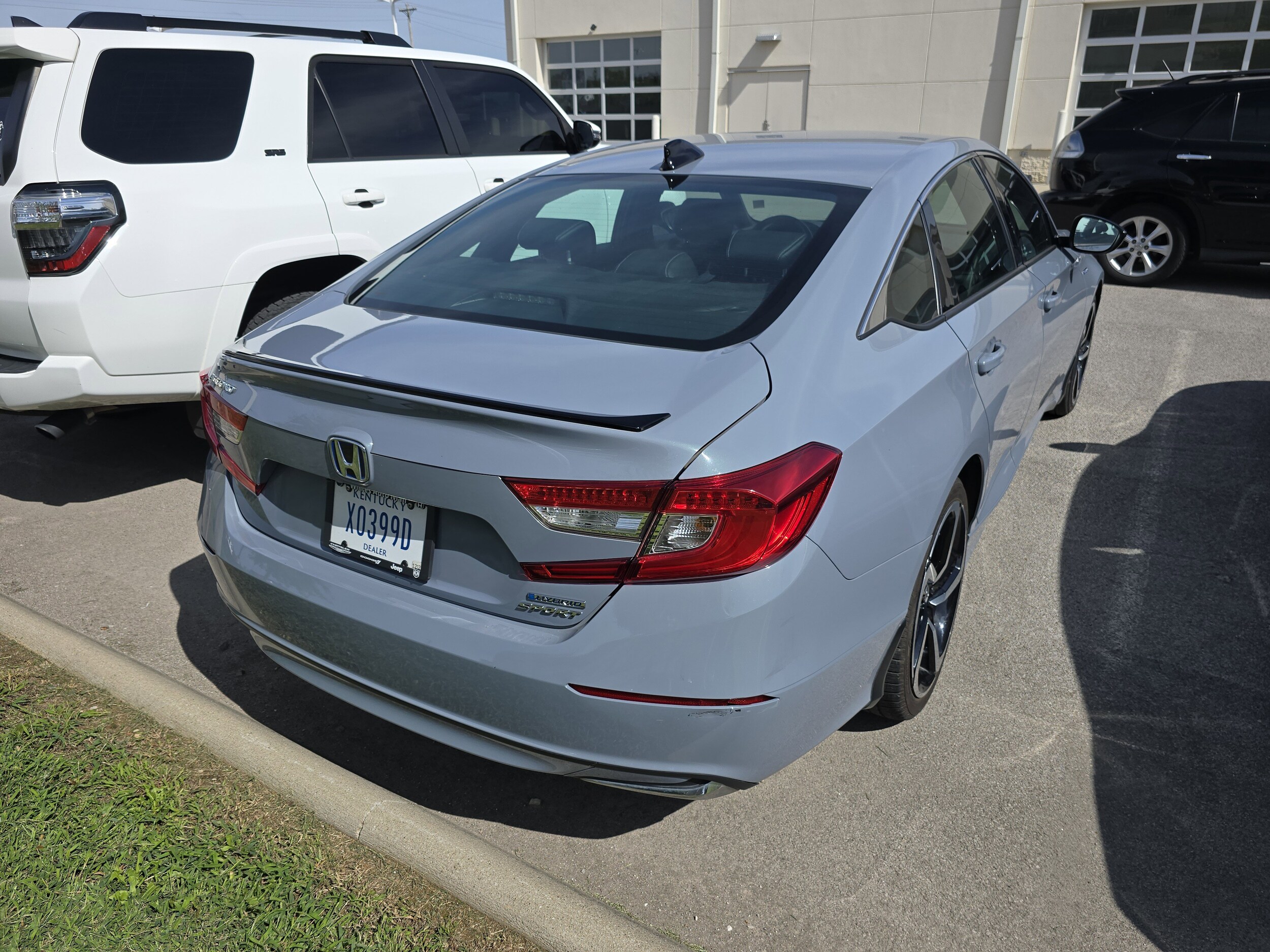 2022 Honda Accord Hybrid Sport photo 2