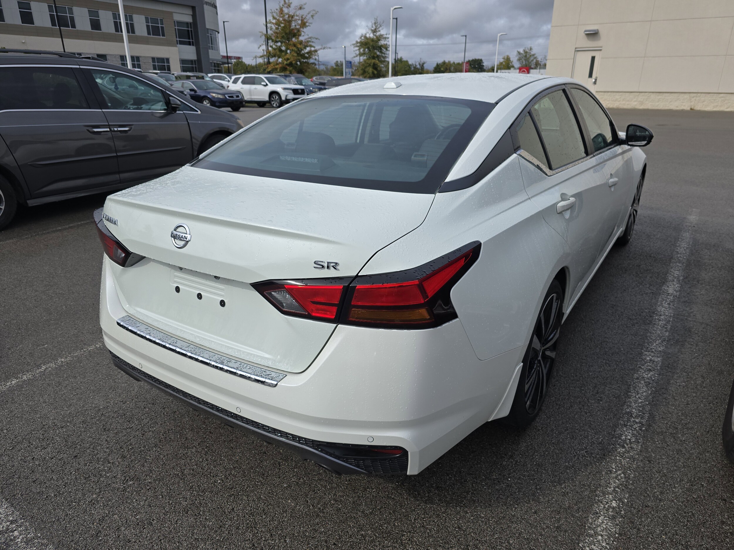 2021 Nissan Altima 2.5 SR photo 2