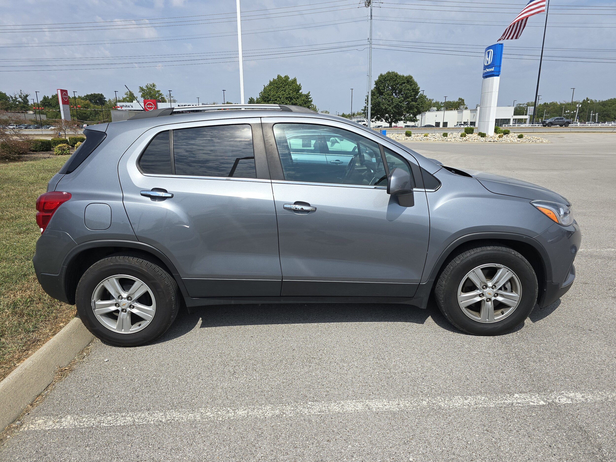 2019 Chevrolet Trax LT photo 2