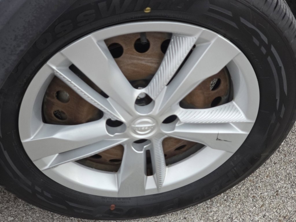 2020 Nissan Kicks S photo 2