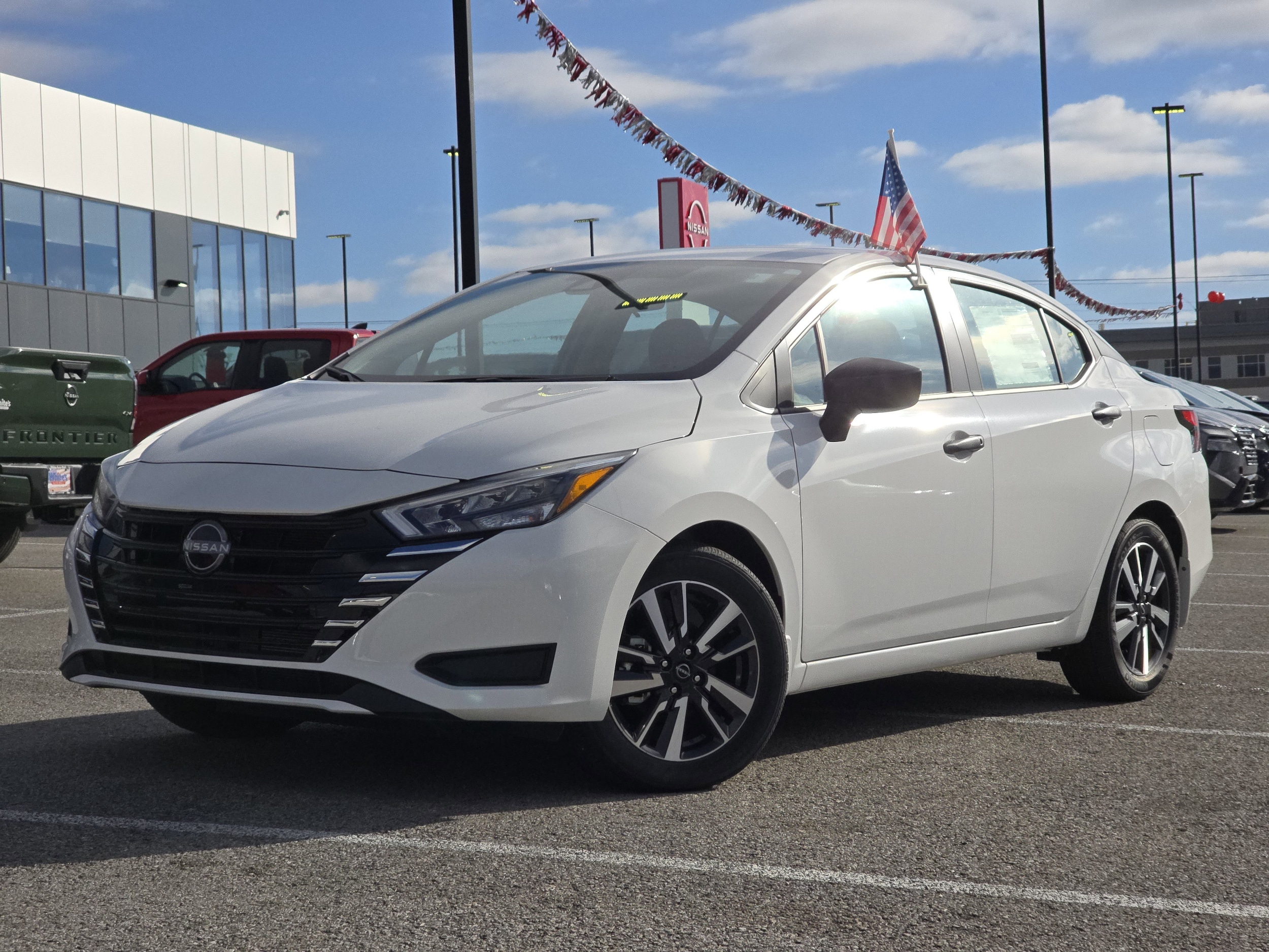 2025 Nissan Versa S's photo