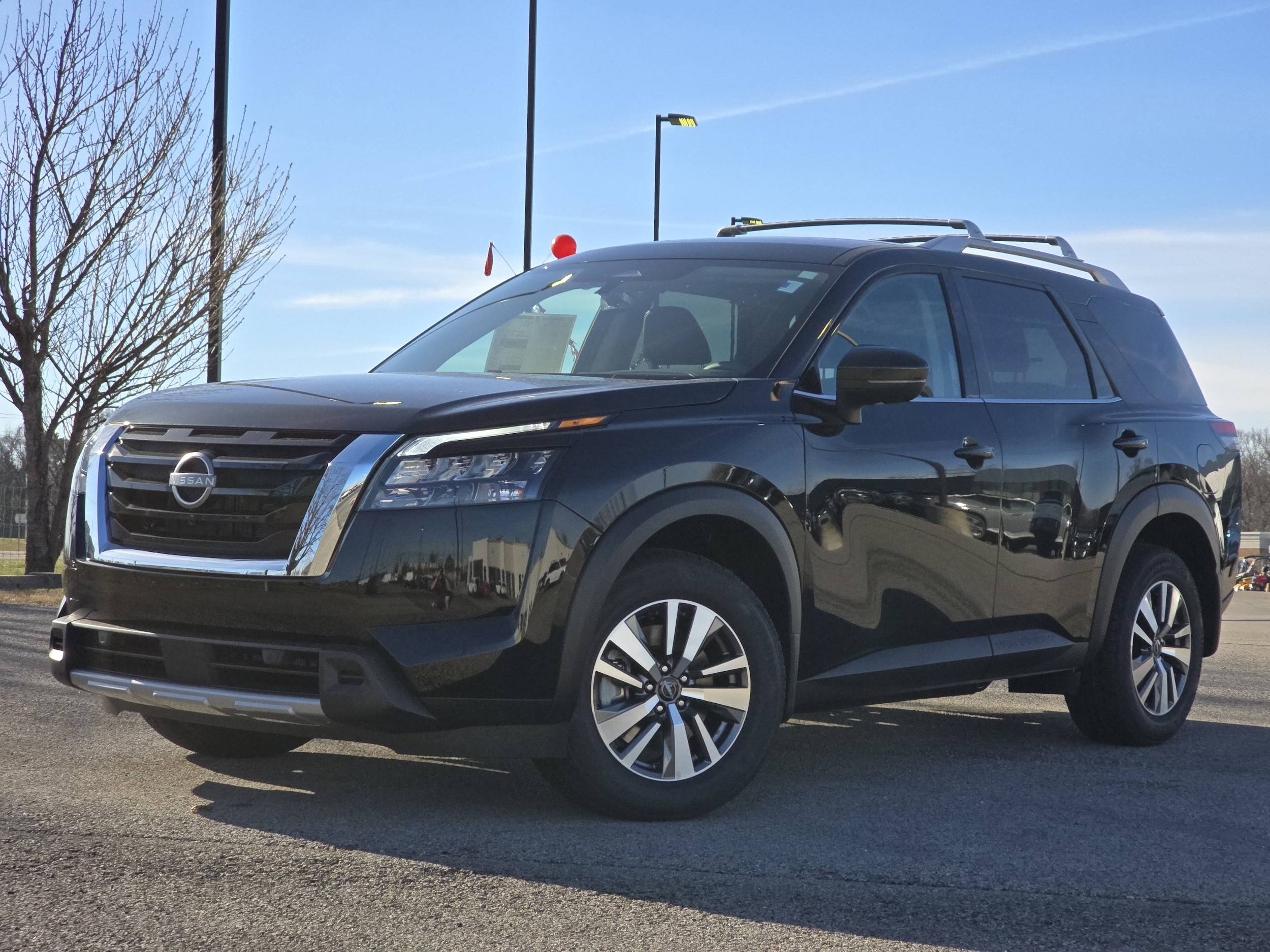 2025 Nissan Pathfinder SL's photo