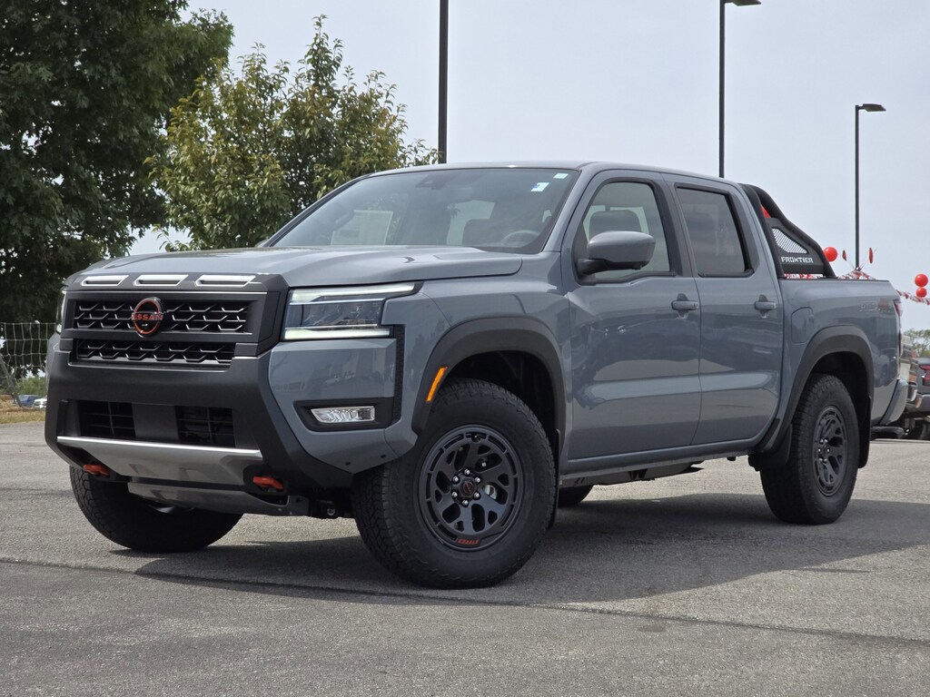 2025 Nissan Frontier PRO-4X Crew Cab photo 2