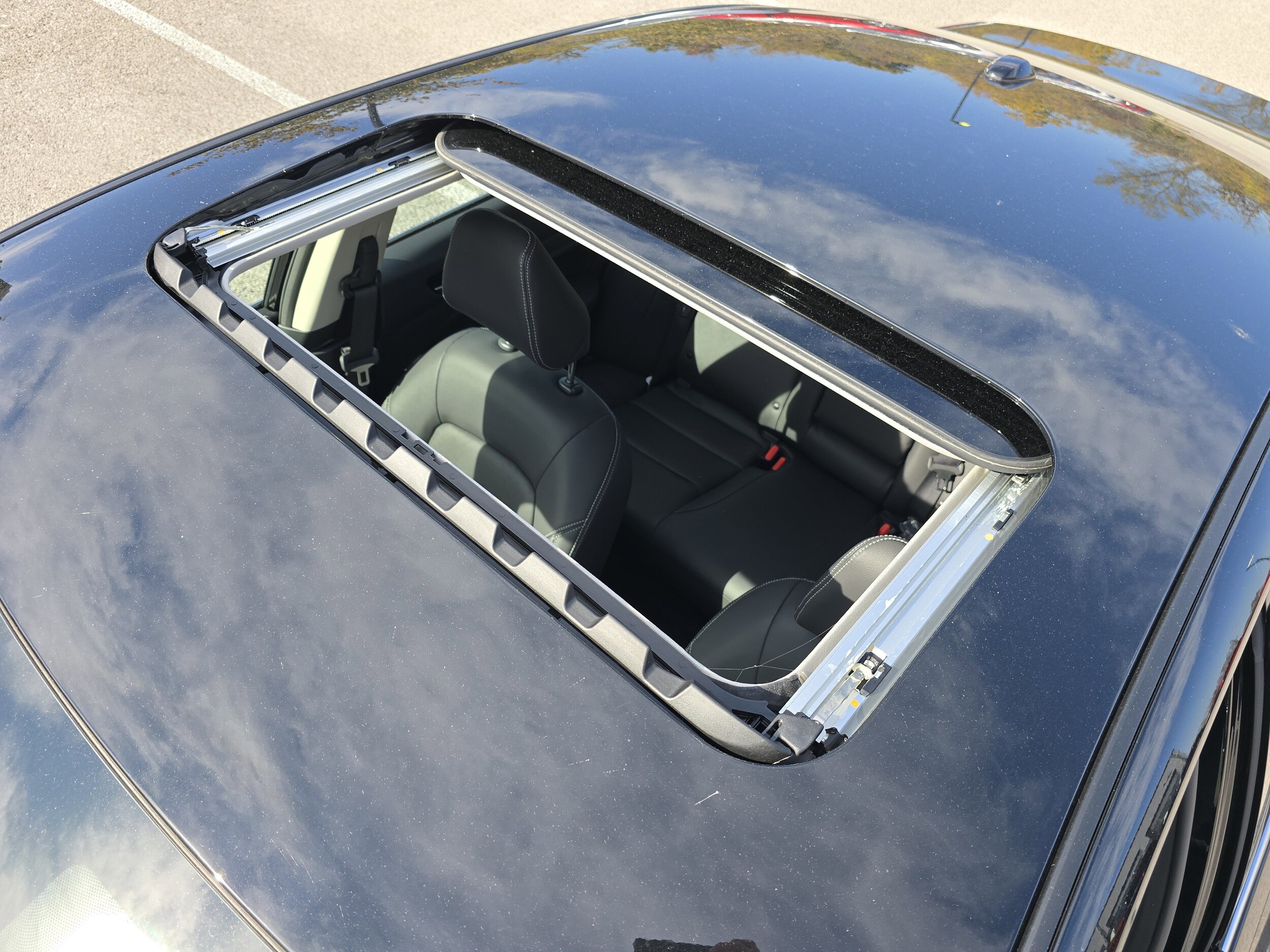 2025 Nissan Altima SL photo 4