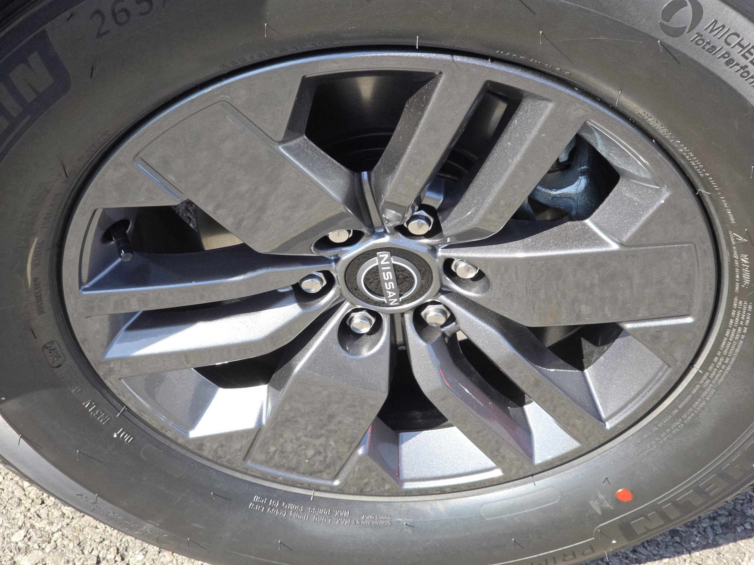 2026 Nissan Frontier SV Crew Cab photo 2