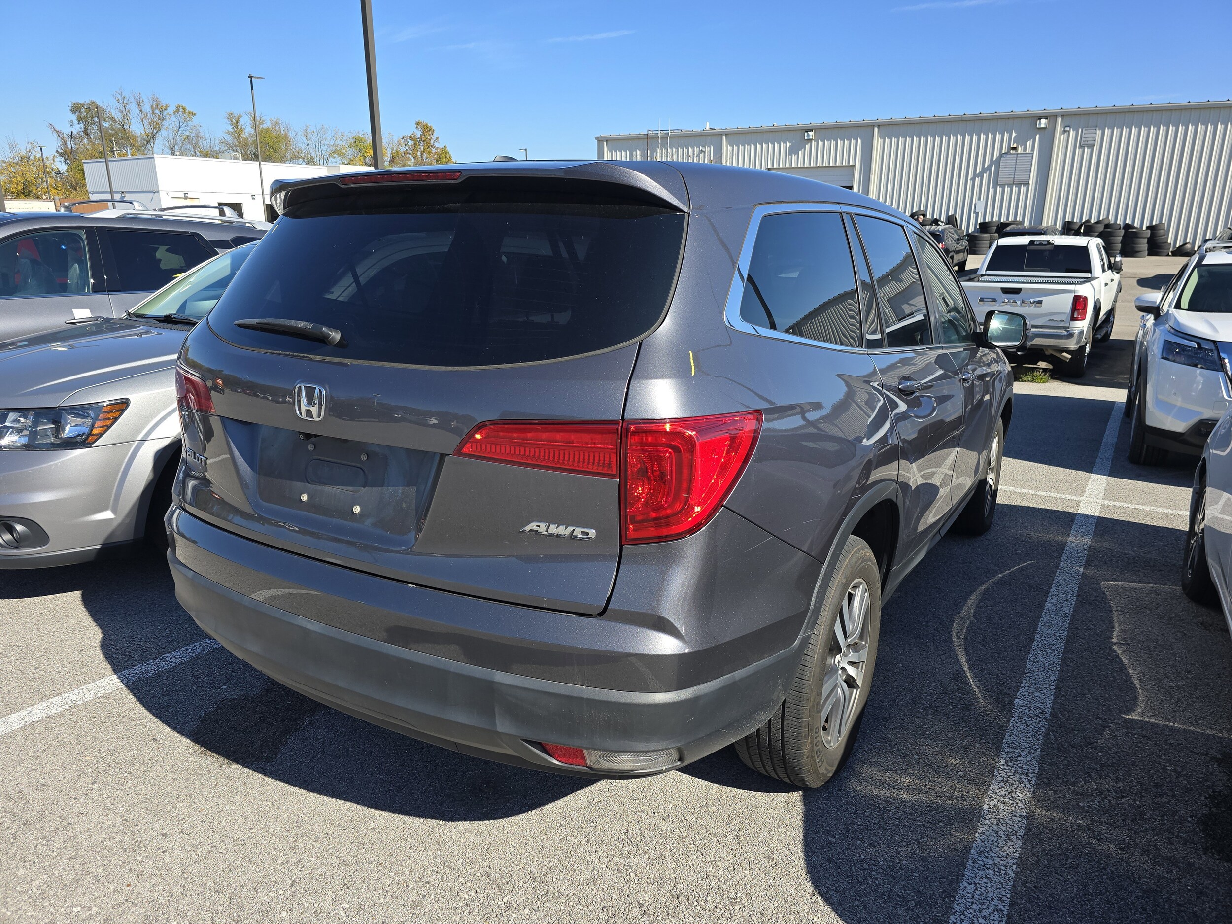 2017 Honda Pilot EX-L photo 2