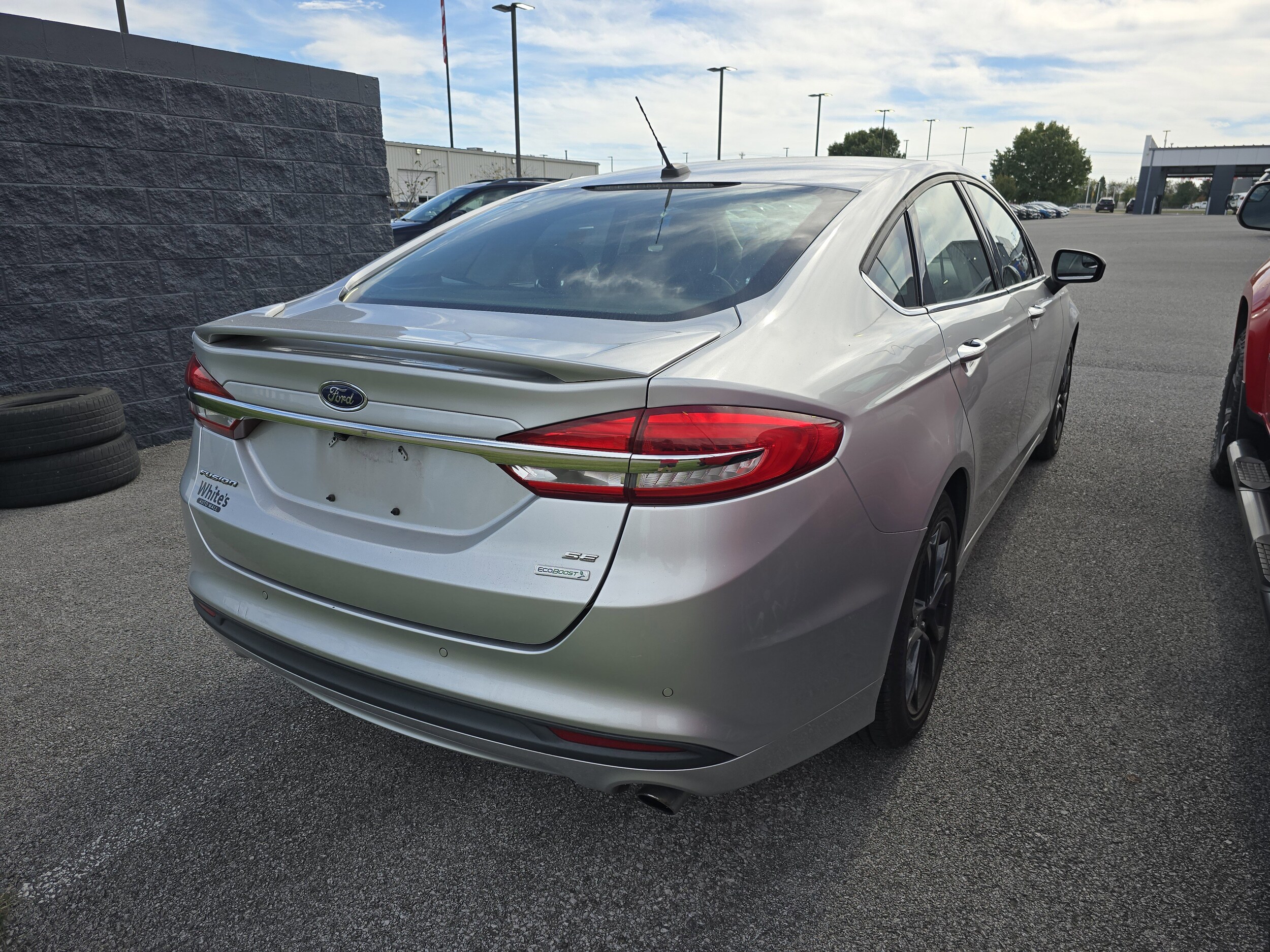 2018 Ford Fusion SE photo 2