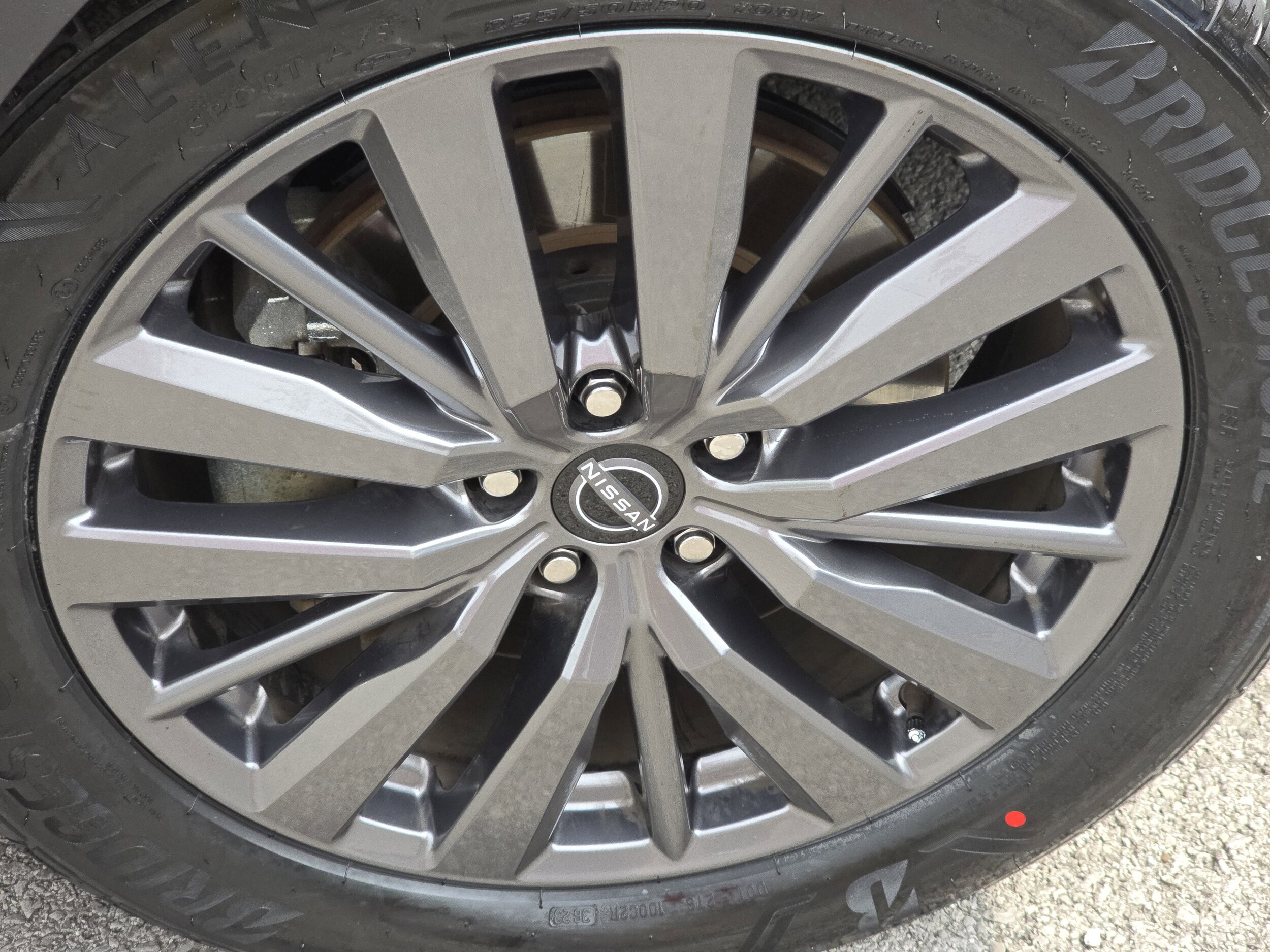 2024 Nissan Pathfinder SL photo 3