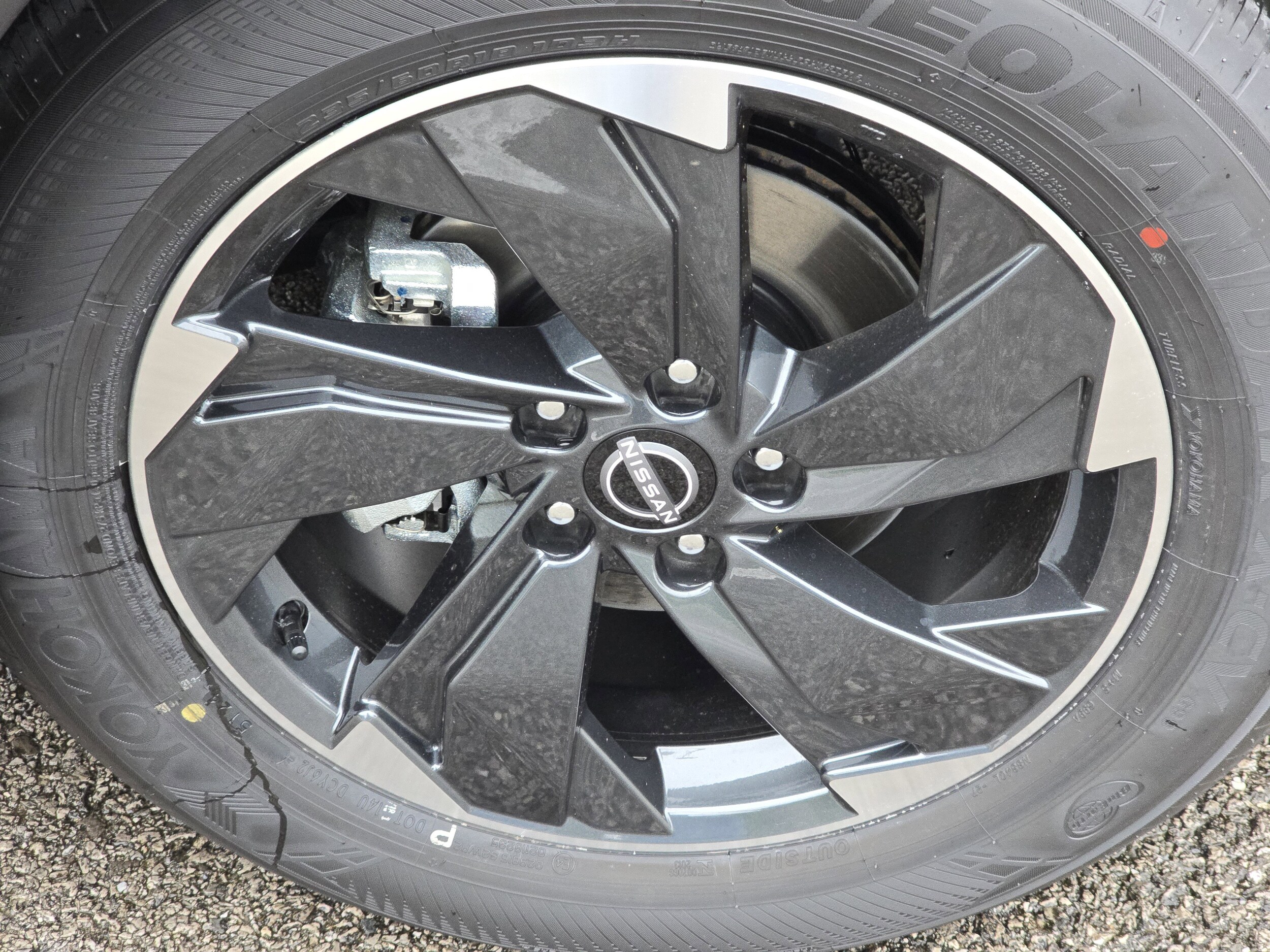 2025 Nissan Rogue SV photo 2