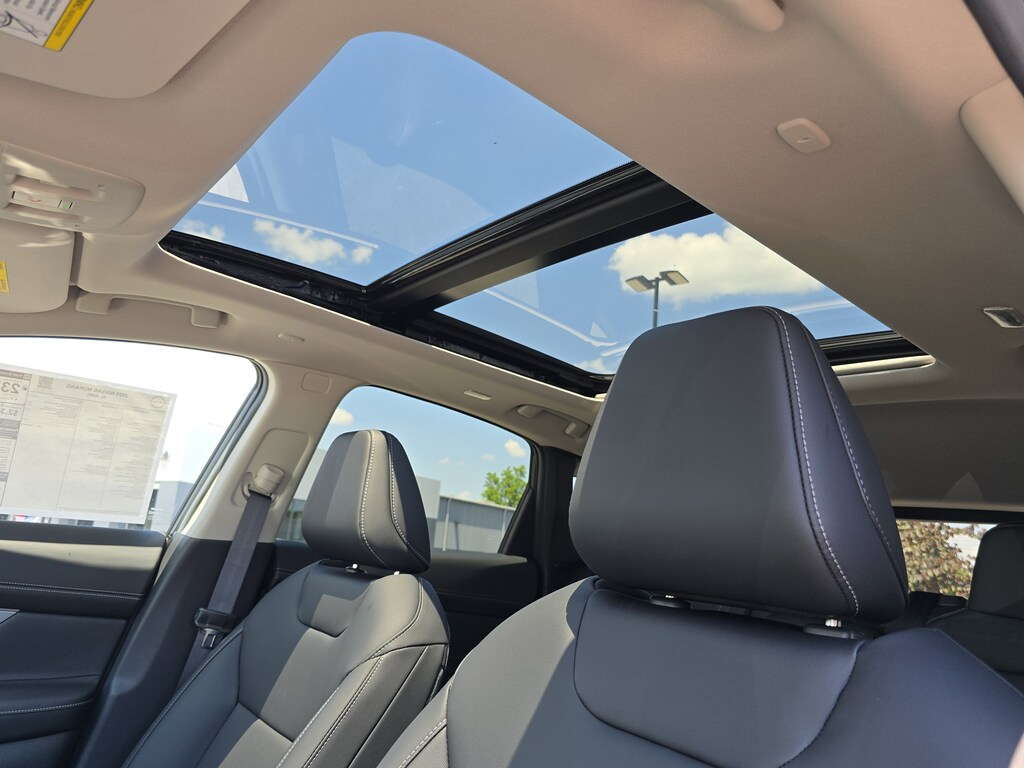 2025 Nissan Murano SL photo 2