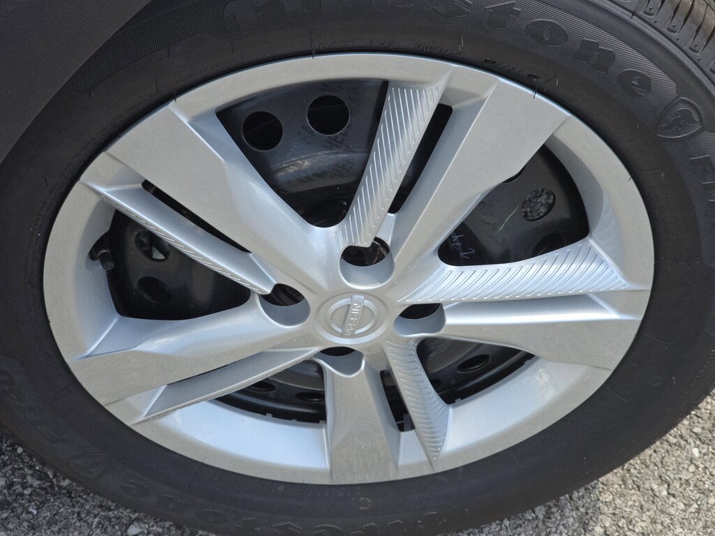 2025 Nissan Kicks Play S photo 2