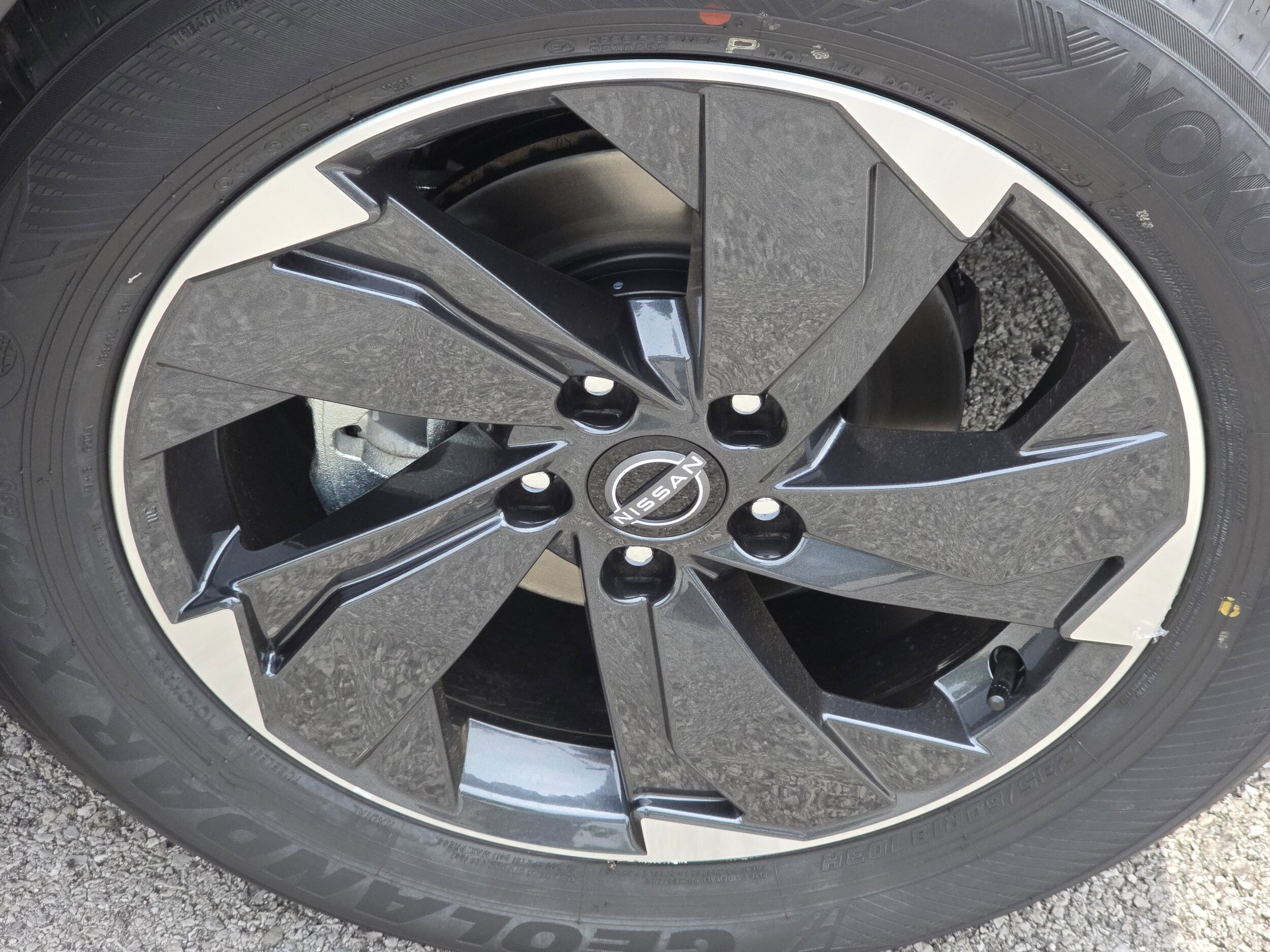 2025 Nissan Rogue SV photo 3
