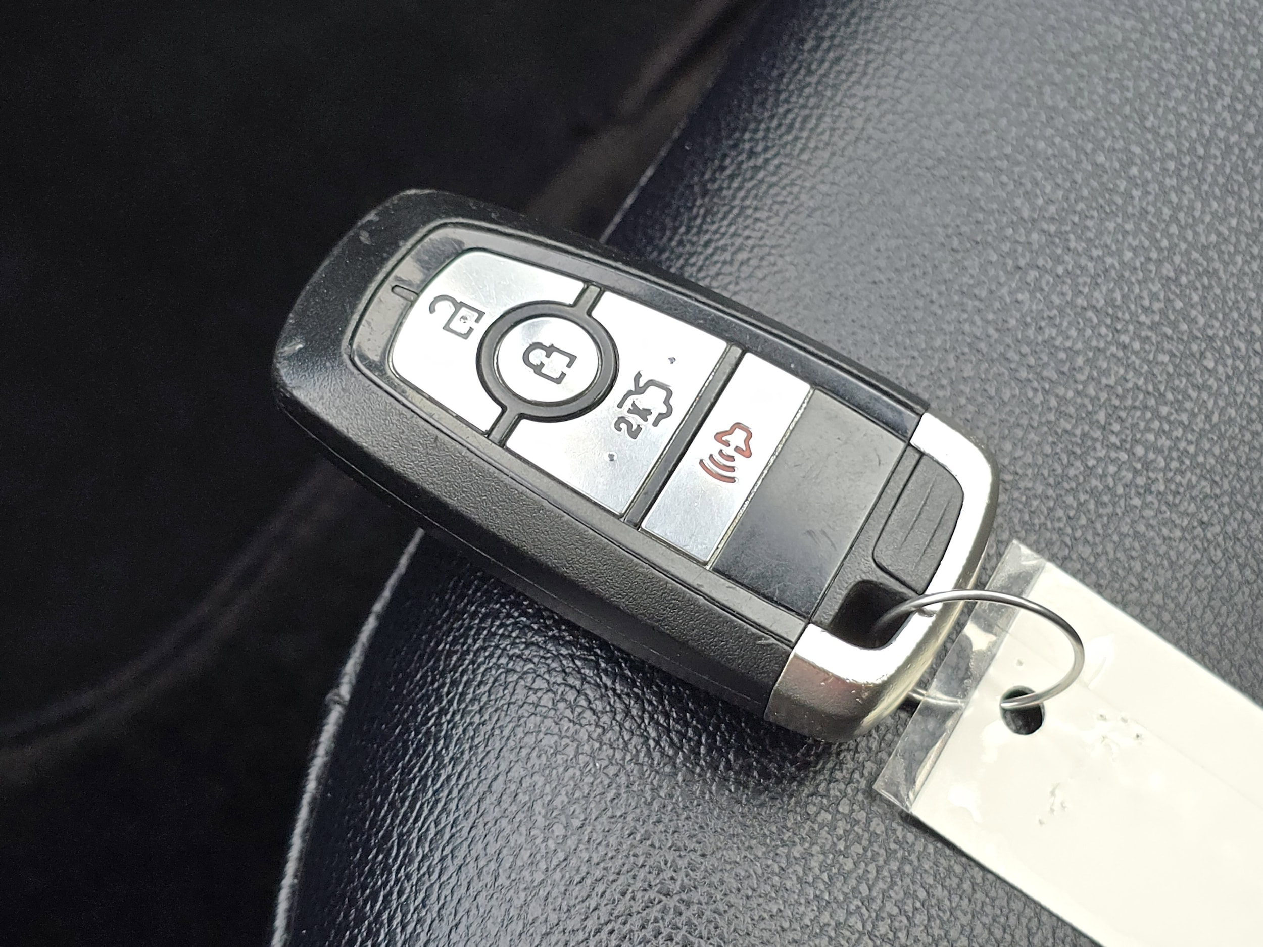 2018 Ford Fusion SE photo 2