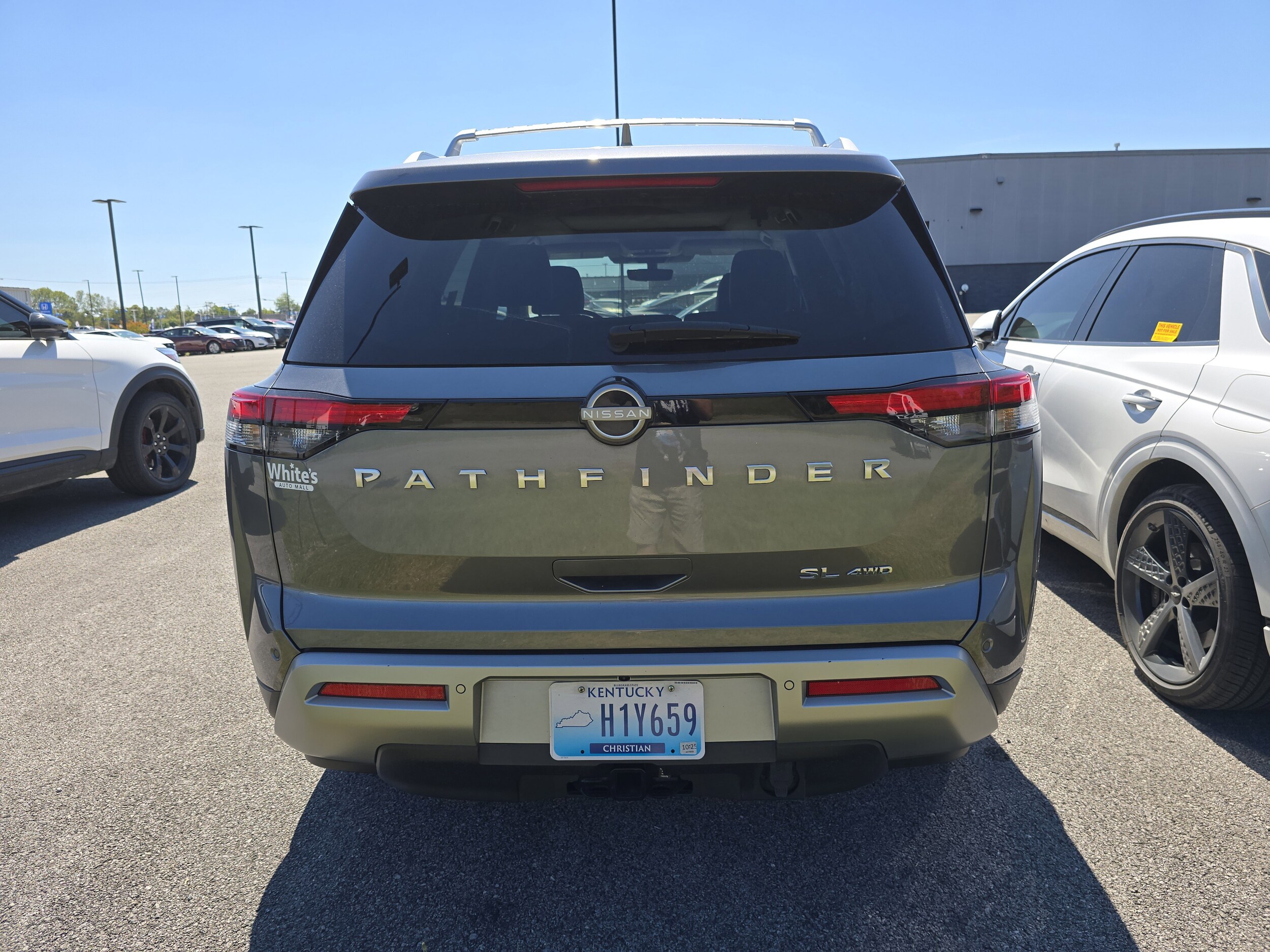 2024 Nissan Pathfinder SL photo 3