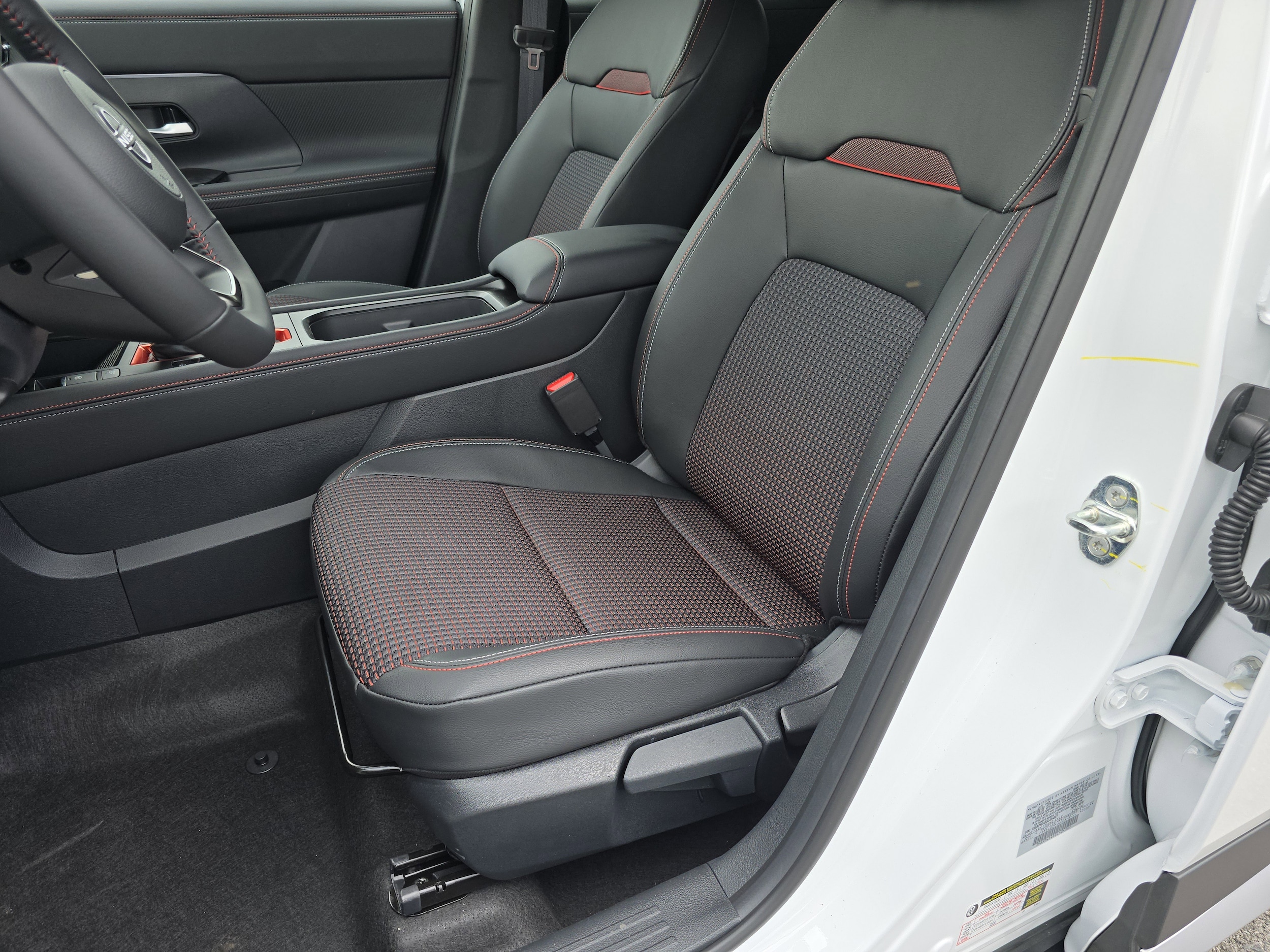 2025 Nissan Kicks SR - Photo 25