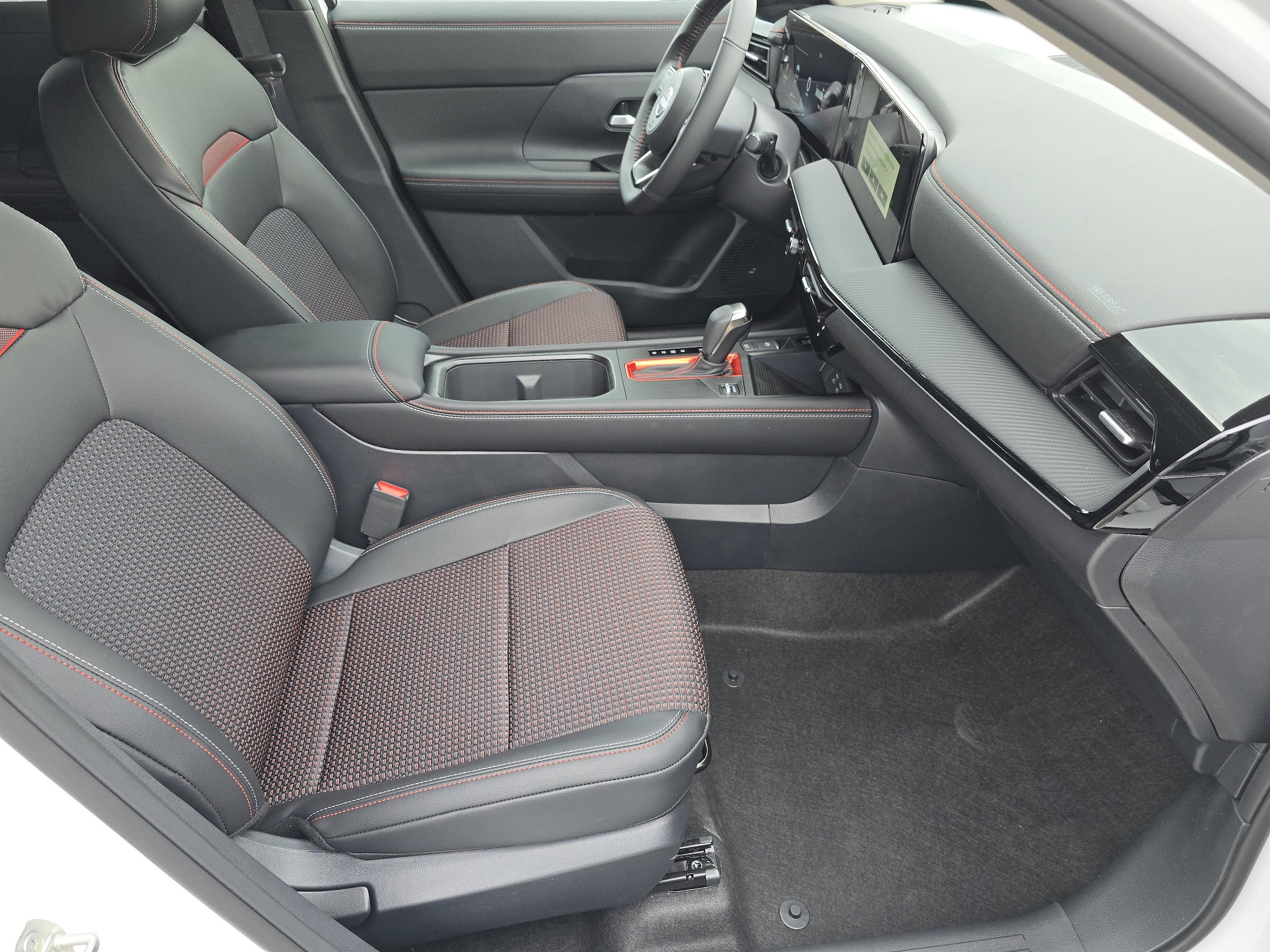 2025 Nissan Kicks SR - Photo 24