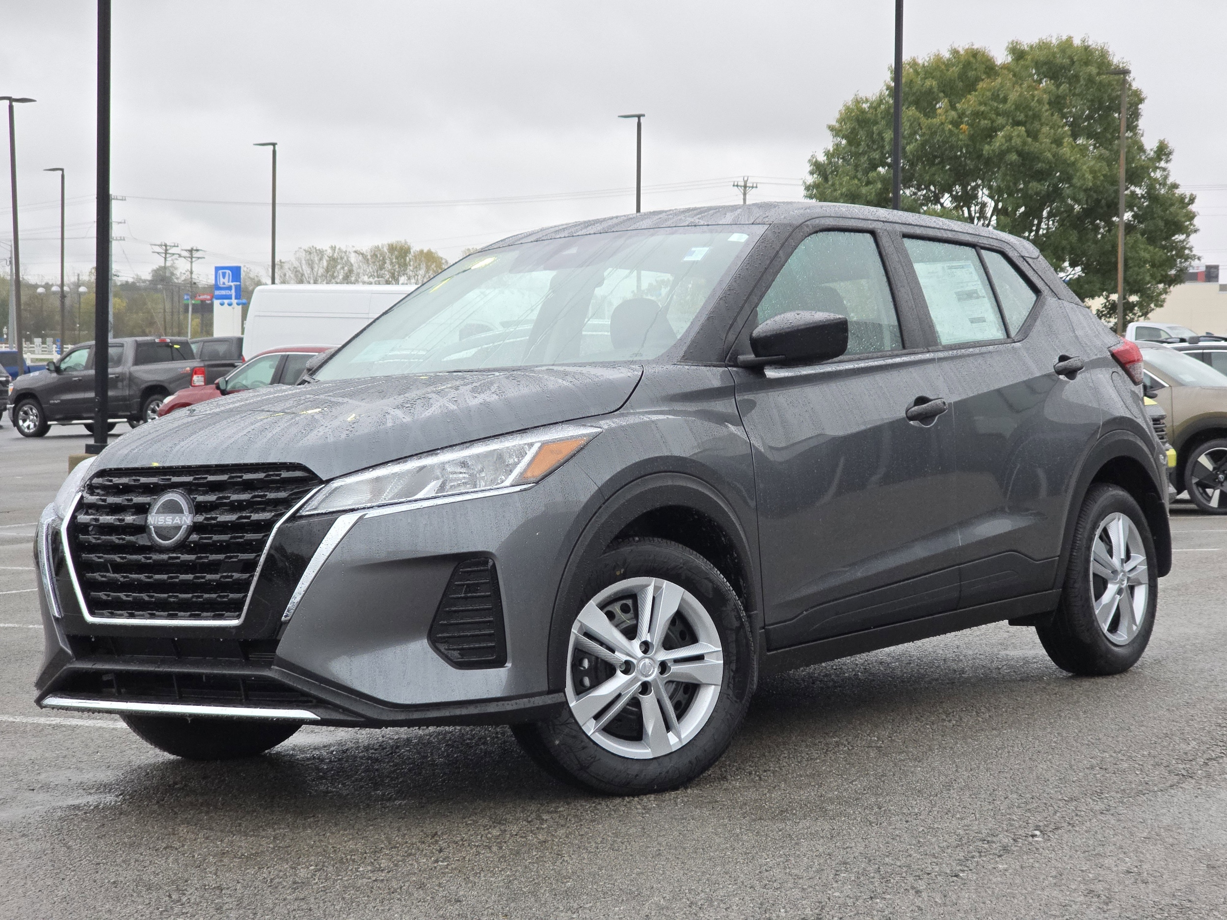 2025 Nissan KICKS PLAY Base's photo