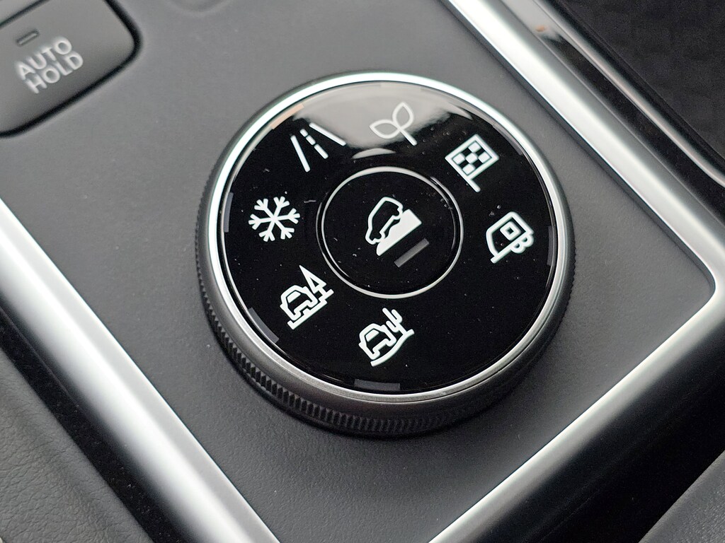2025 Nissan Pathfinder SV photo 4