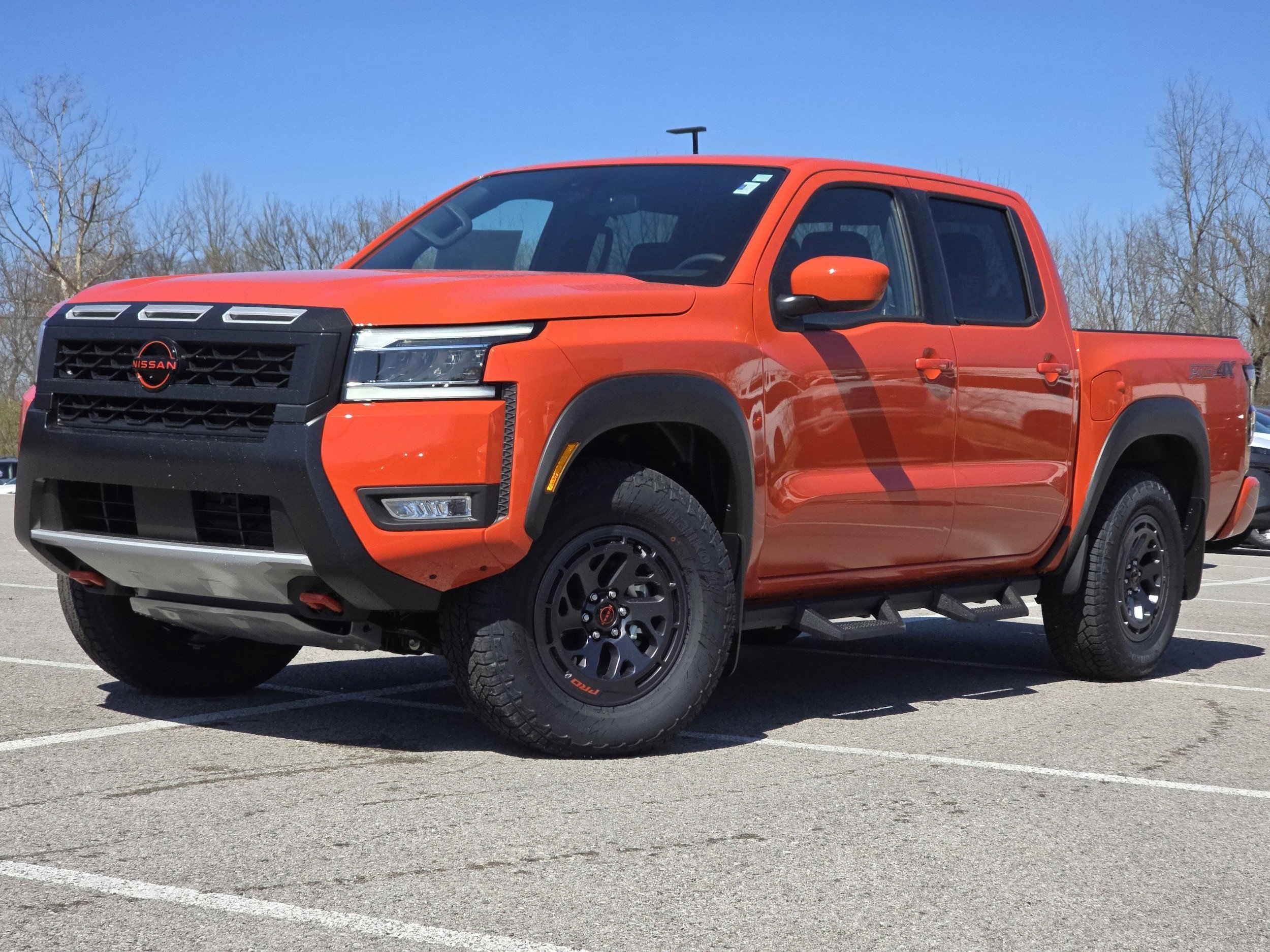 2025 Nissan Frontier PRO-4X Crew Cab photo 2