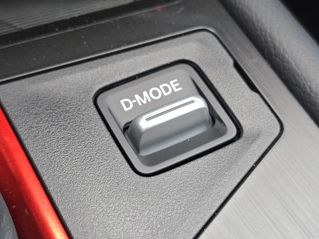 2025 Nissan Kicks SR photo 4