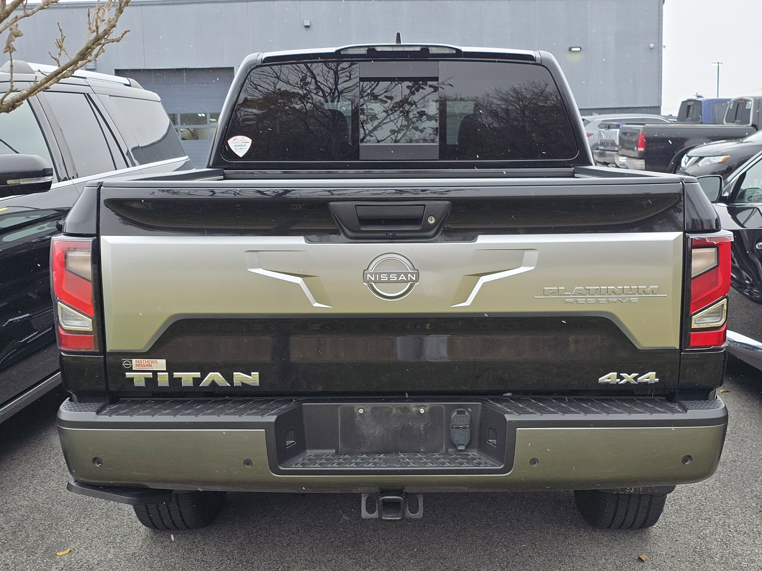 2023 Nissan Titan Platinum Reserve Crew Cab photo 3