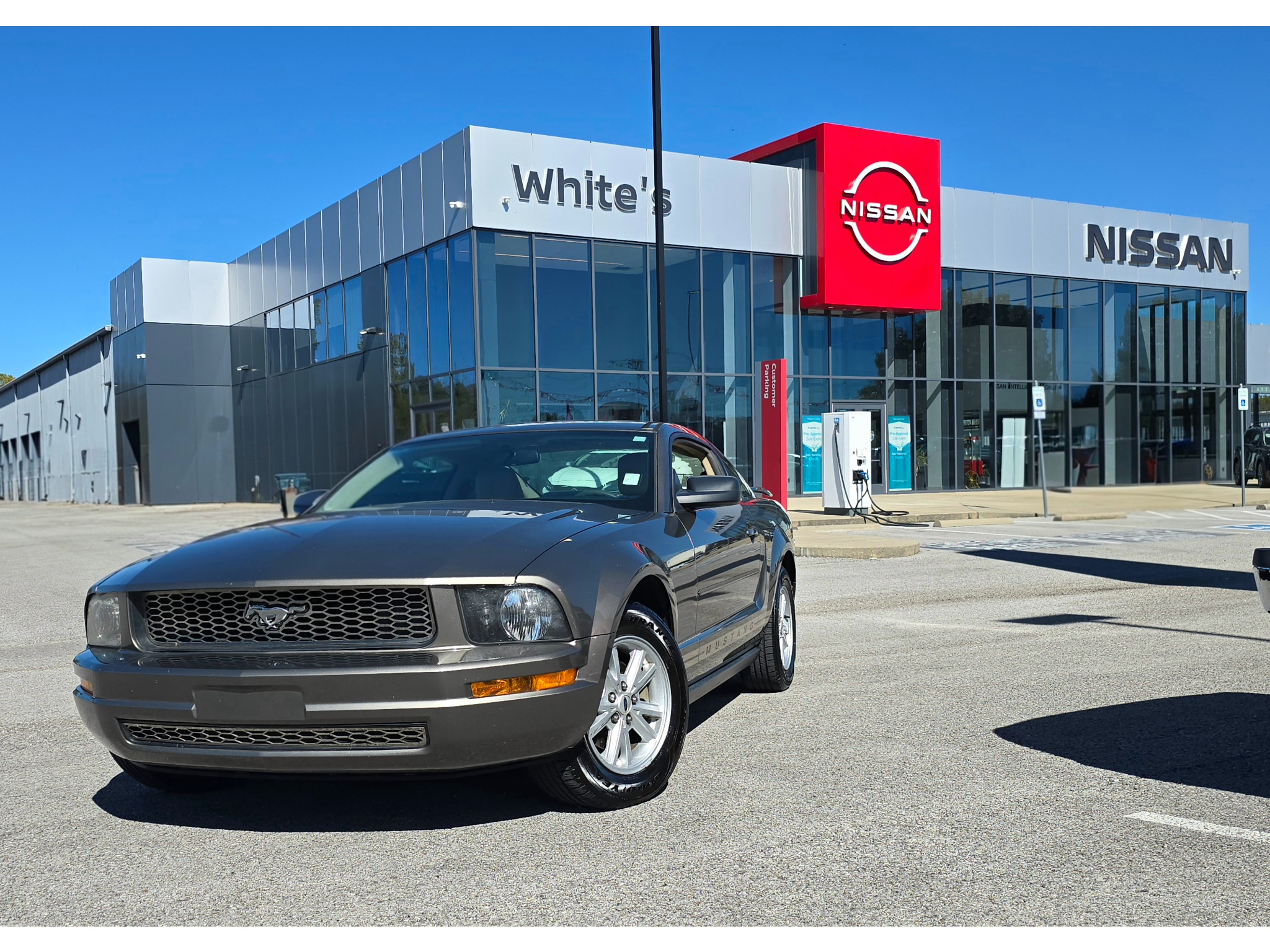 2005 Ford Mustang Deluxe