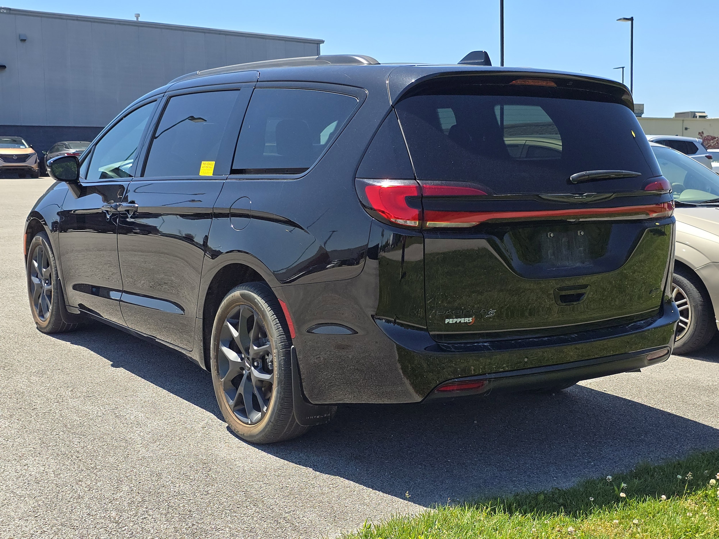 2024 Chrysler Pacifica Touring L AWD's photo