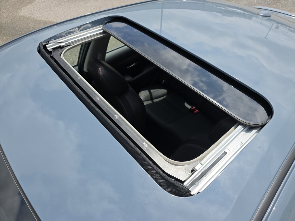 2025 Nissan Sentra SR photo 4