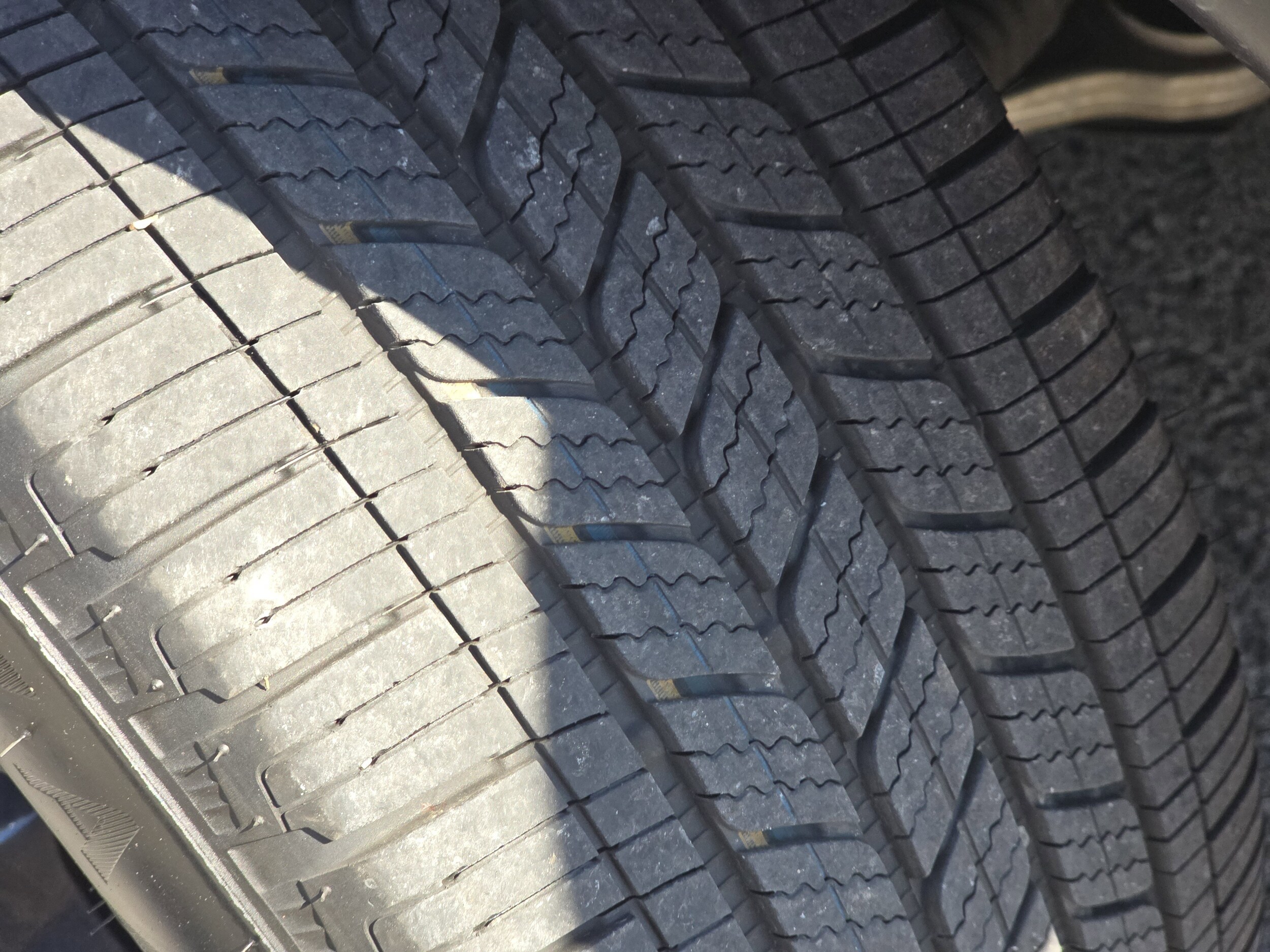 2023 Nissan Rogue SL photo 2