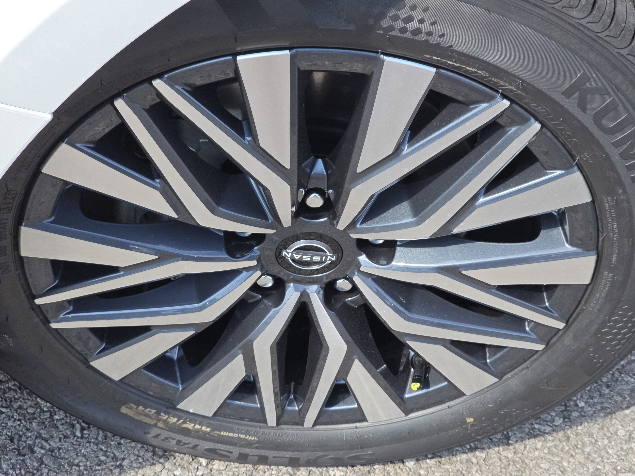 2025 Nissan Altima SV photo 2