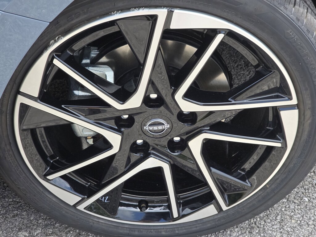 2025 Nissan Sentra SR photo 3