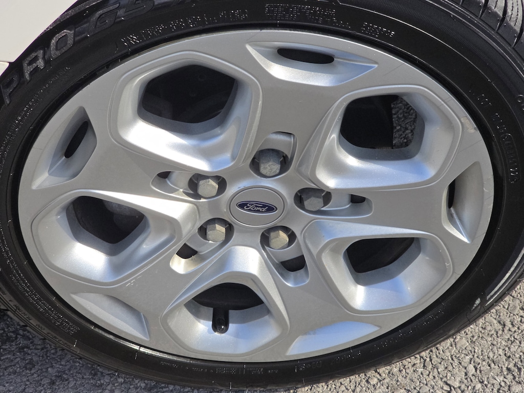 Used 2010 Ford Fusion SE Sedan