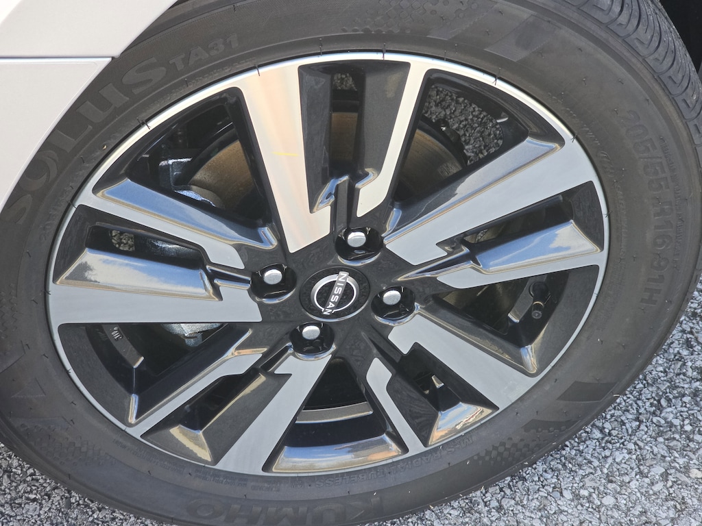 New 2025 Nissan Versa SV Sedan