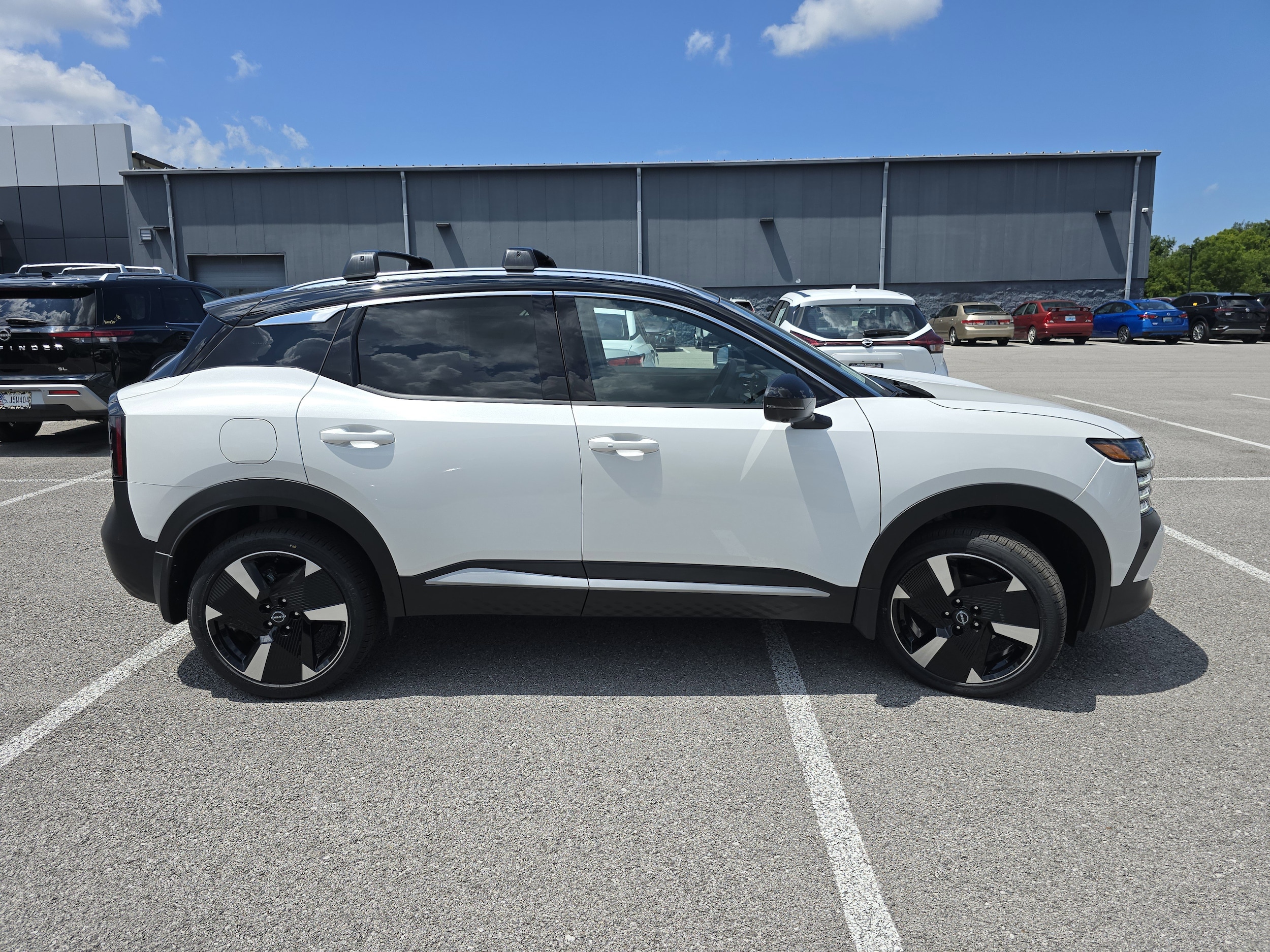 2025 Nissan Kicks SR - Photo 14