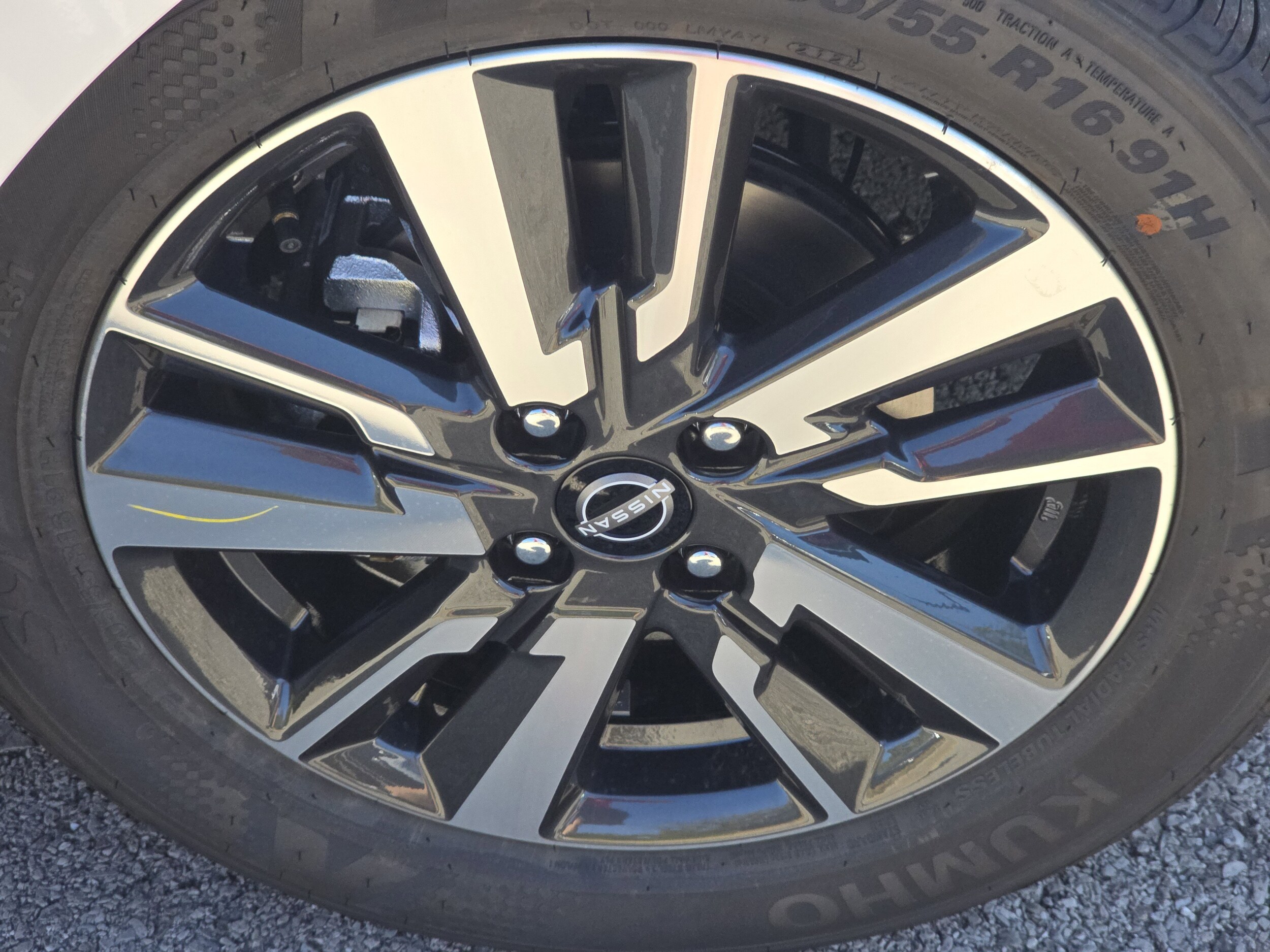 2025 Nissan Versa SV photo 2