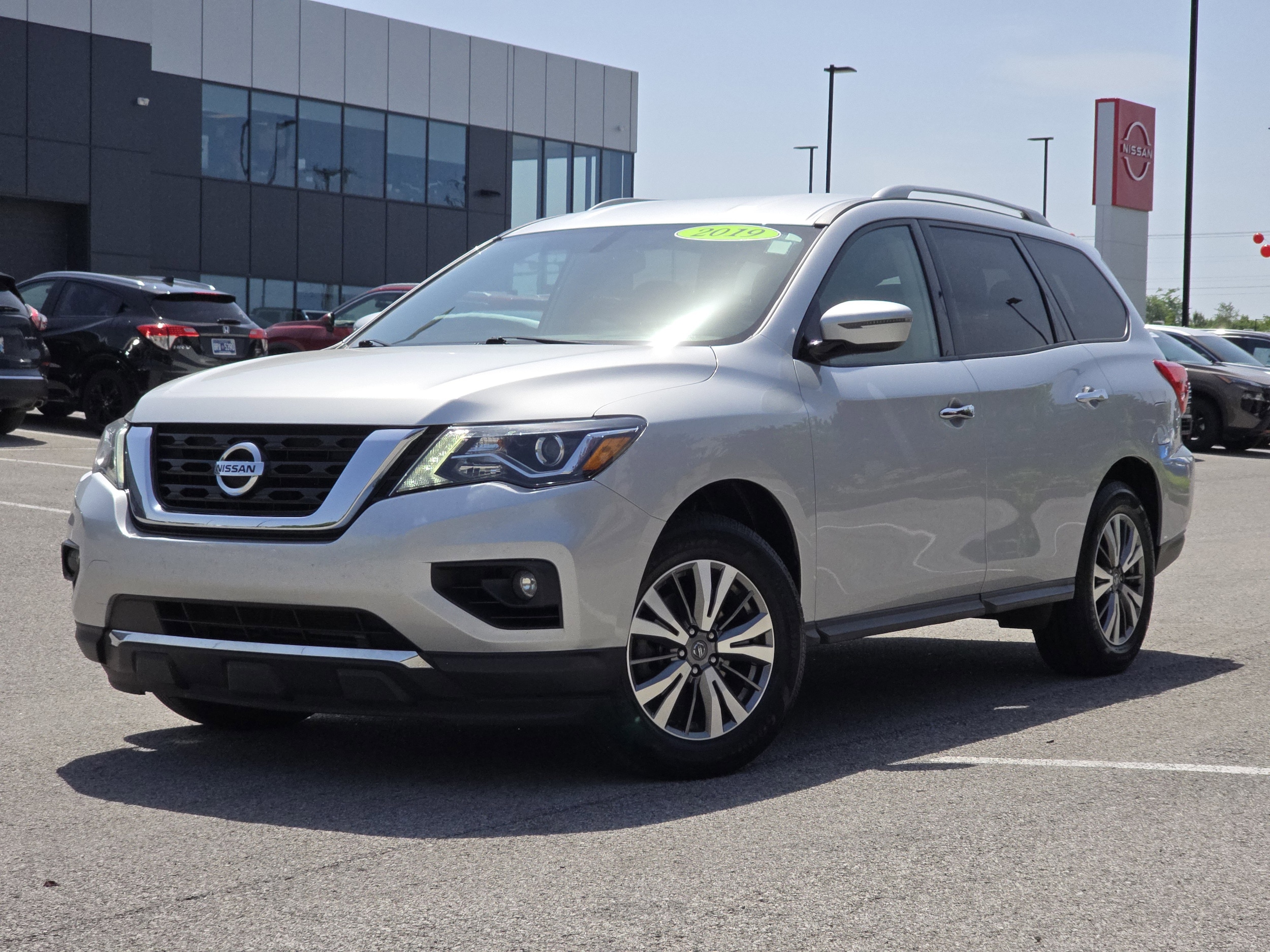 Used 2019 Nissan Pathfinder SV with VIN 5N1DR2MM0KC609330 for sale in Hopkinsville, KY