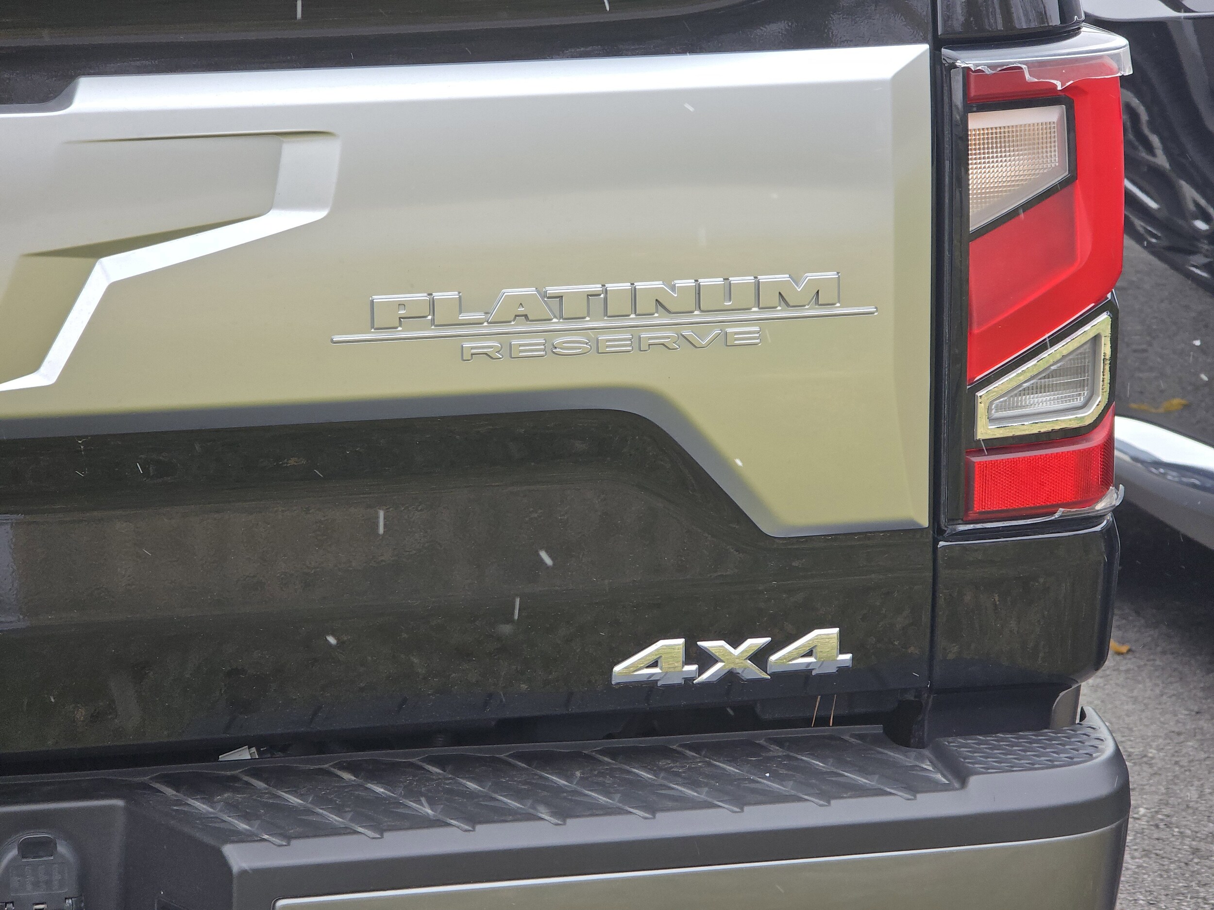 2023 Nissan Titan Platinum Reserve Crew Cab photo 4