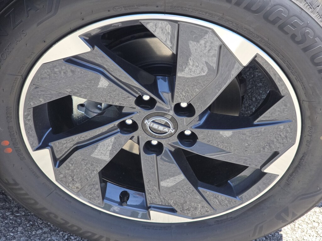 2025 Nissan Rogue SV photo 3