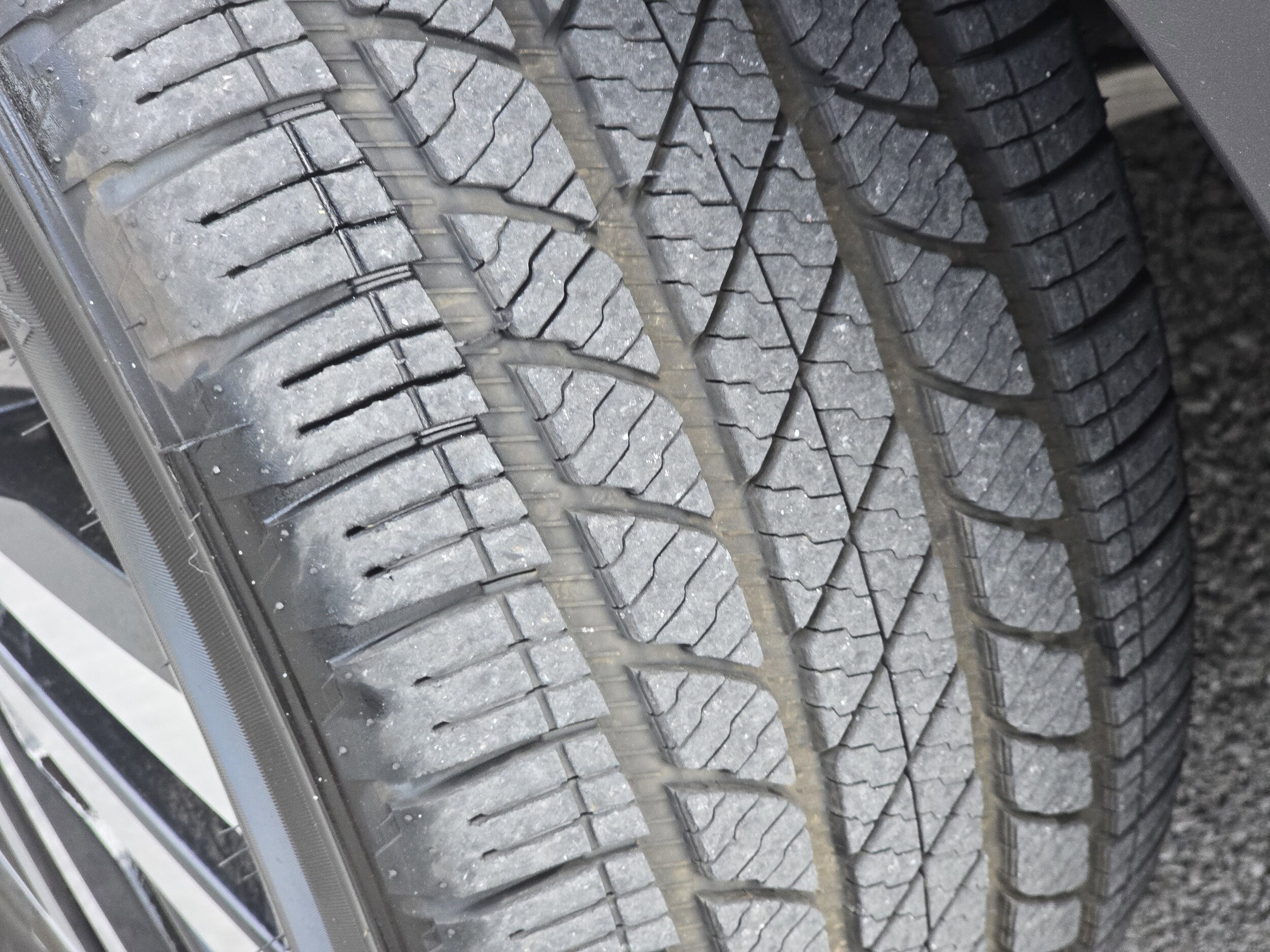 2023 Nissan Pathfinder Platinum photo 2