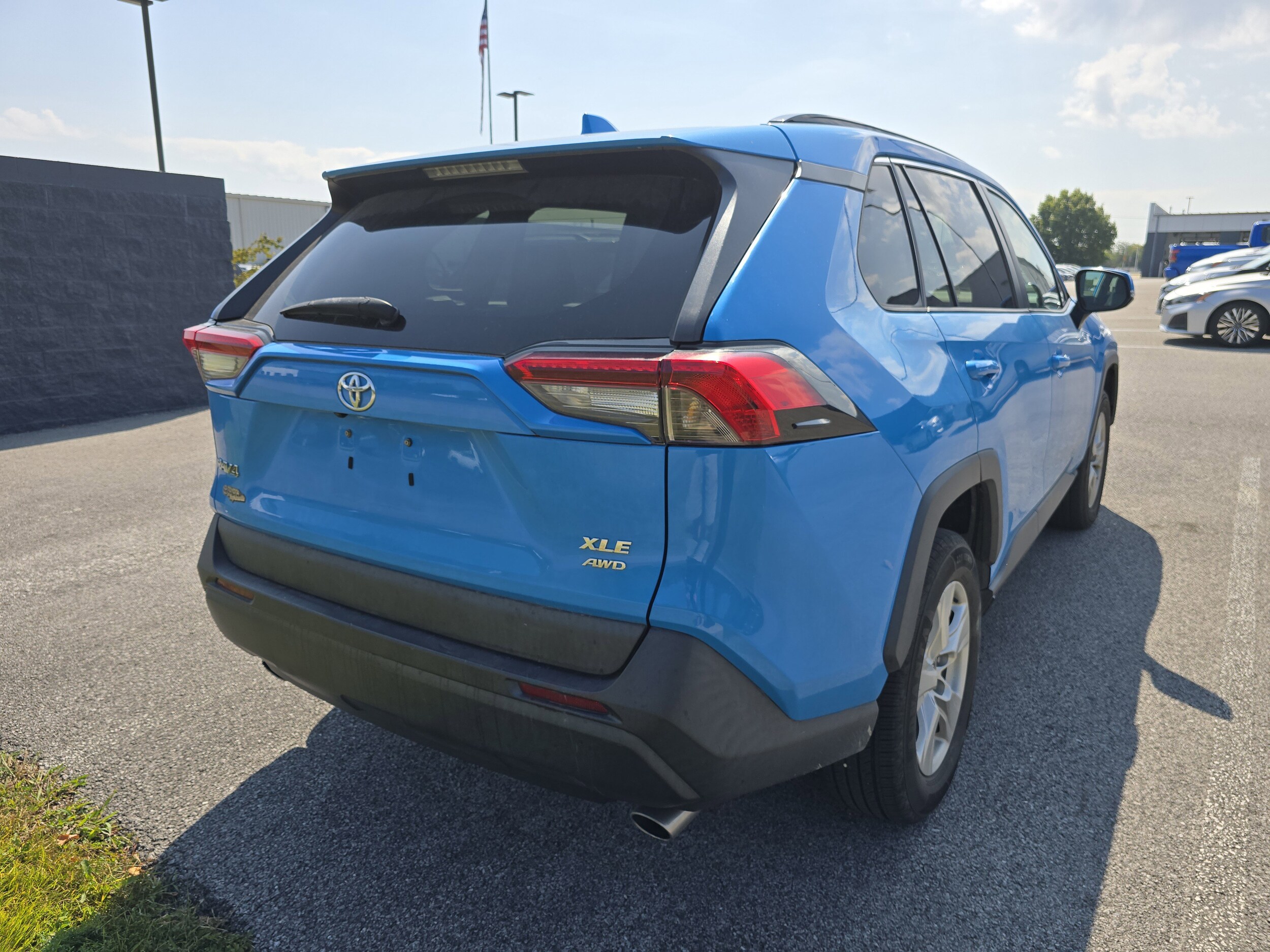 2021 Toyota RAV4 XLE photo 3