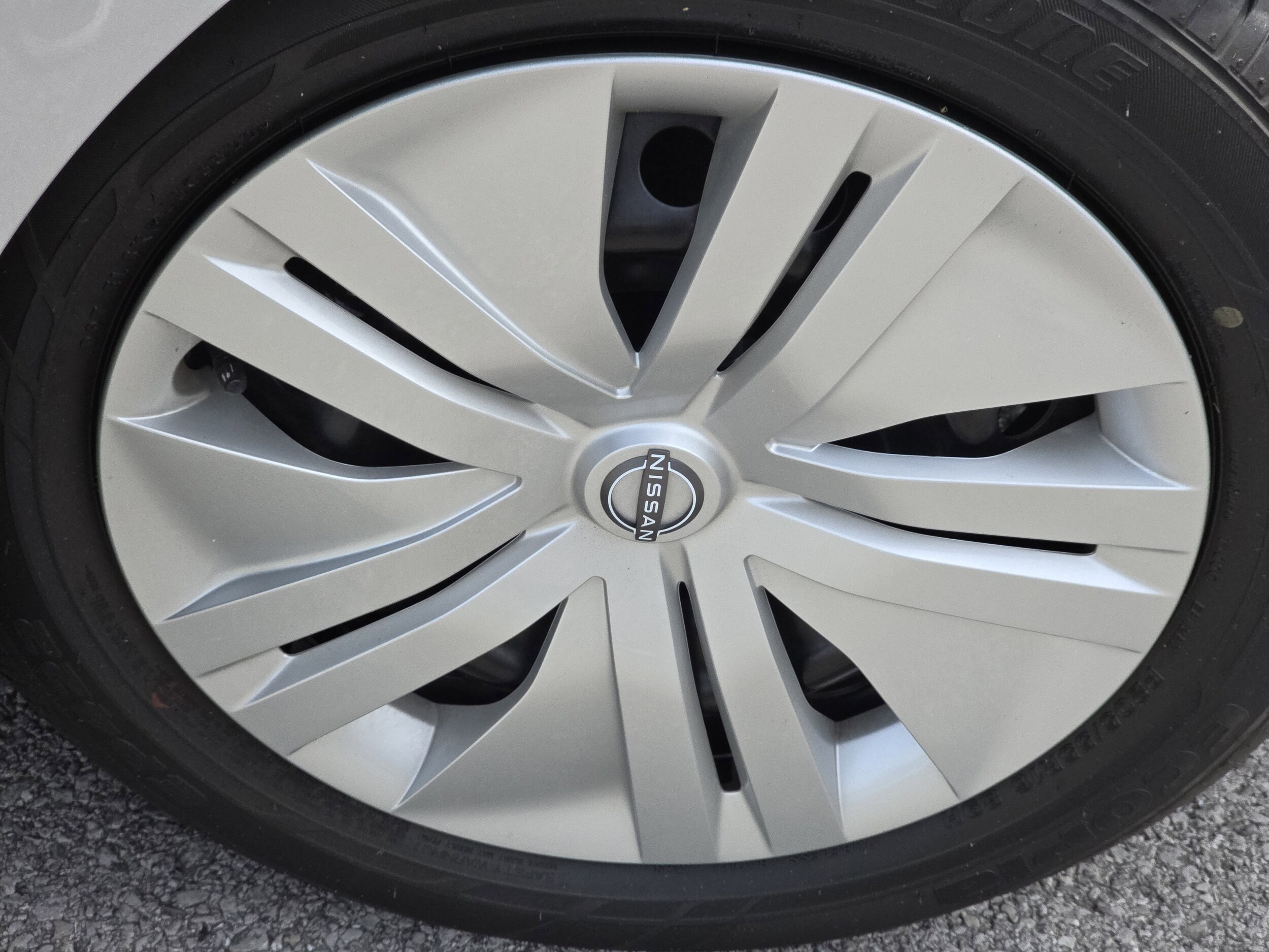 2023 Nissan Leaf S photo 3
